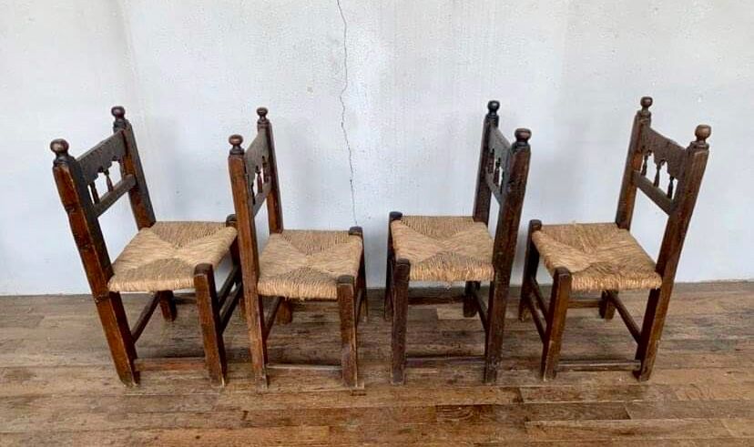 Series of 4 brutalist rustic chairs in carved wood straw seat