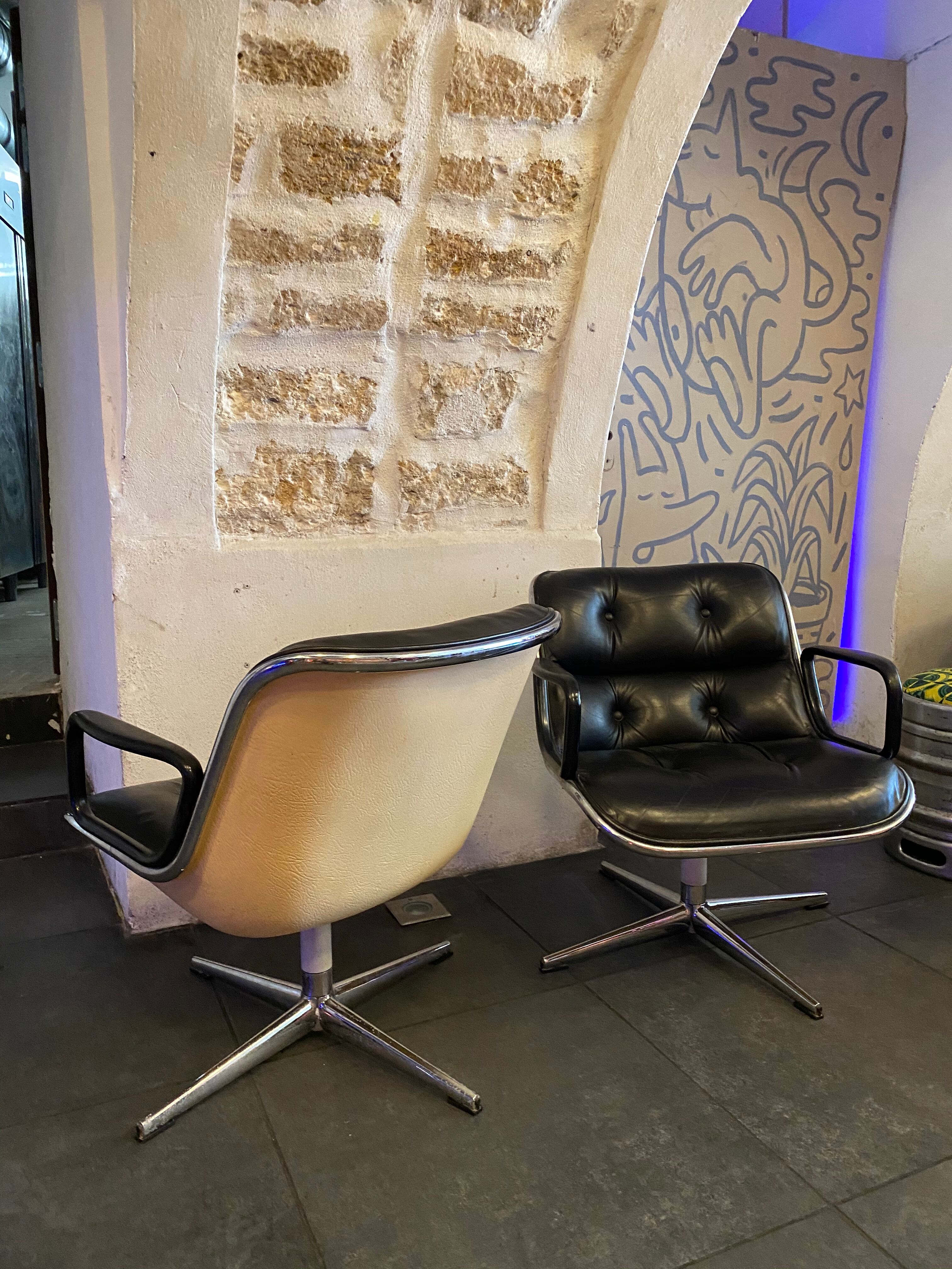 Paire de fauteuils Charles Pollock Knoll executive chair