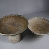 2 grandes jardinières avec 2 bases, dont une pouvant être utilisée comme