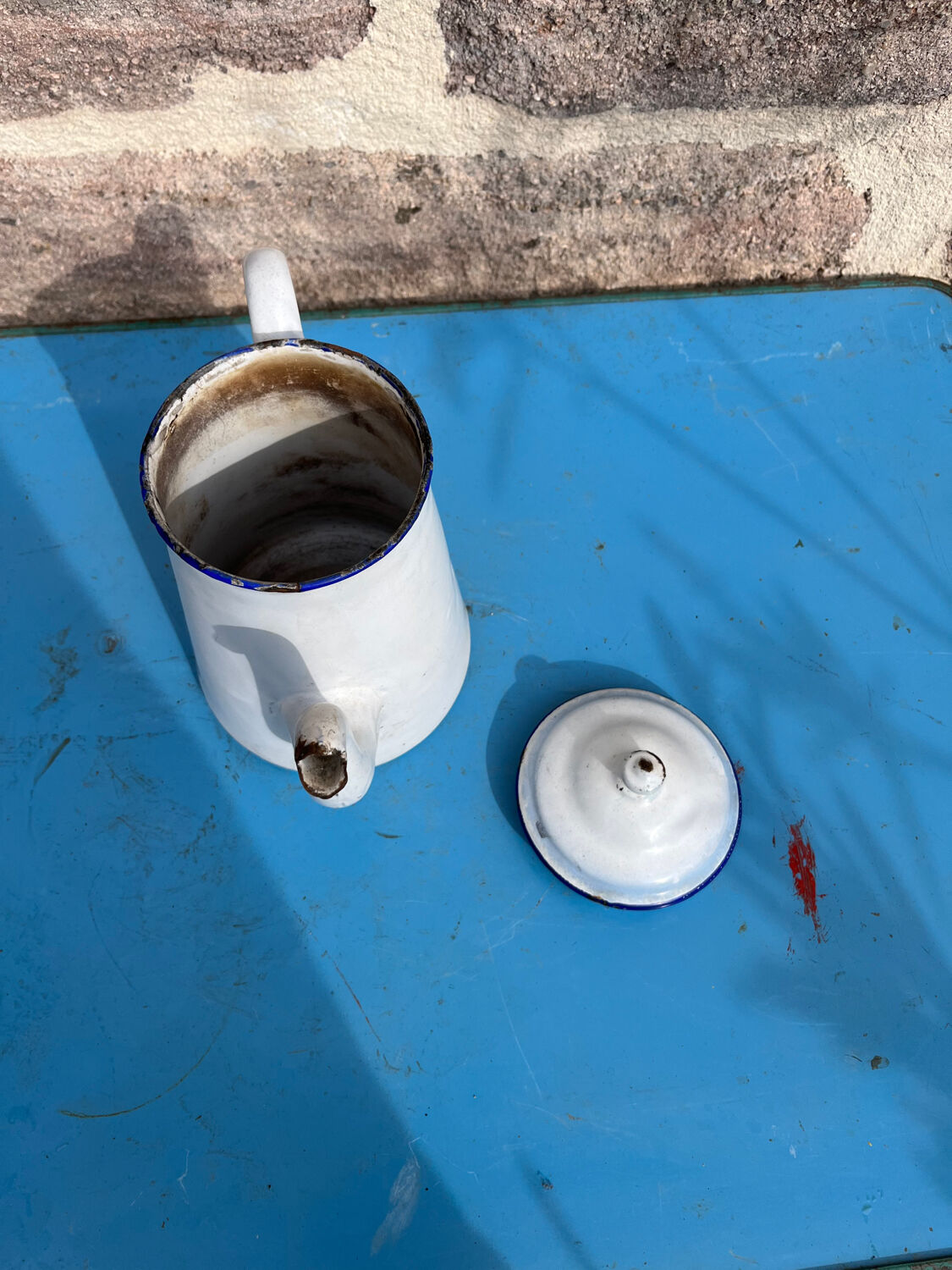 Enamelled coffee maker