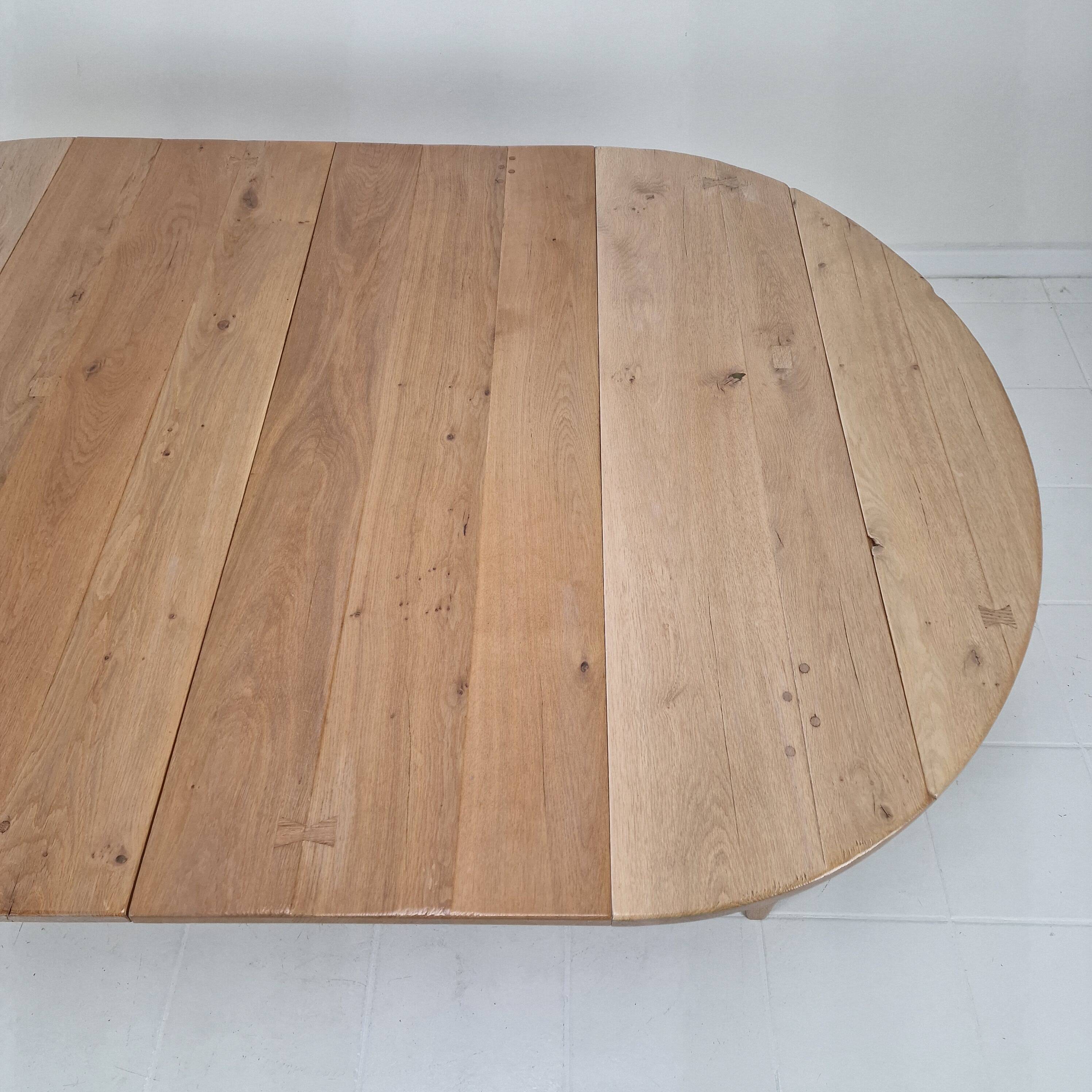 Extendable Solid Oak Dining Table with 2 Leaves