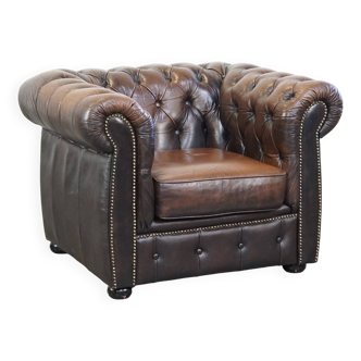 Fauteuil chesterfield anglais en cuir de mouton