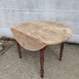 Folding round table