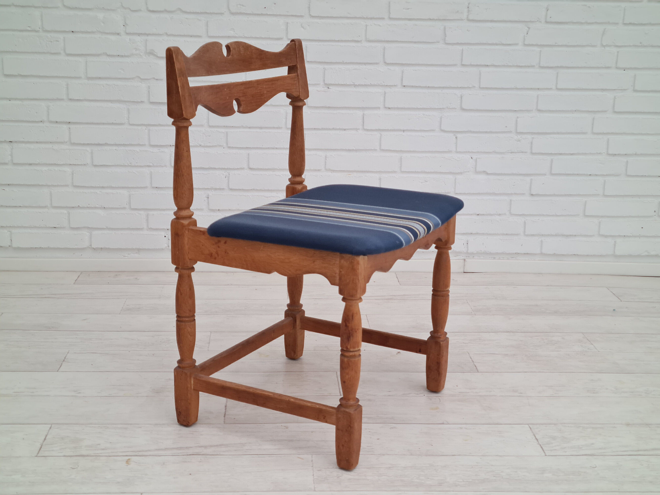 5 chairs in oak wood 1960