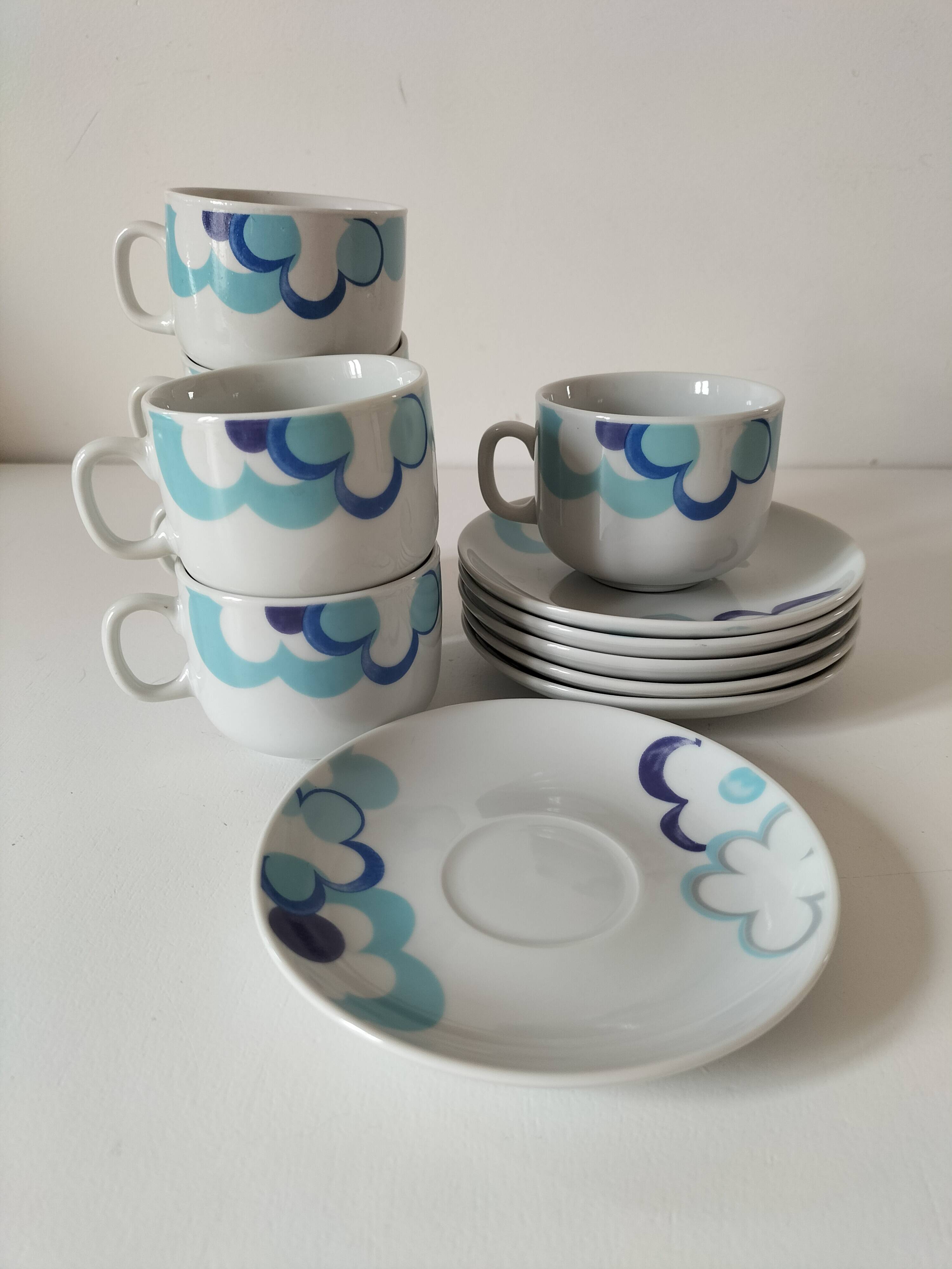 6 vintage cups and 6 saucers with blue cloud decoration by Chriss G.