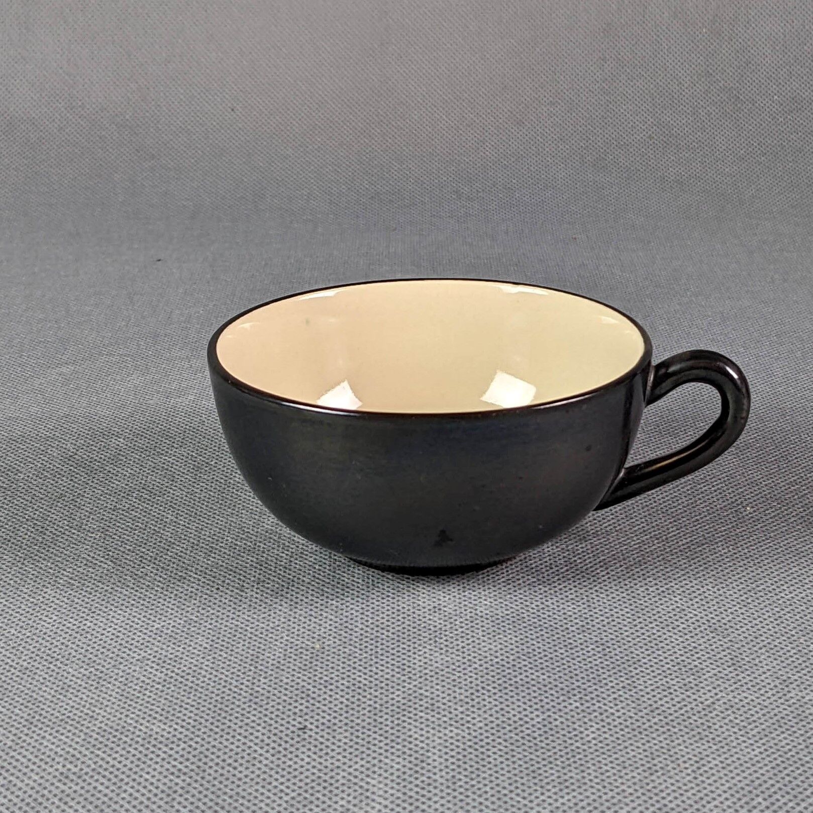 Service of 6 cups and saucers in two-tone ceramic - Faience Saint Clément