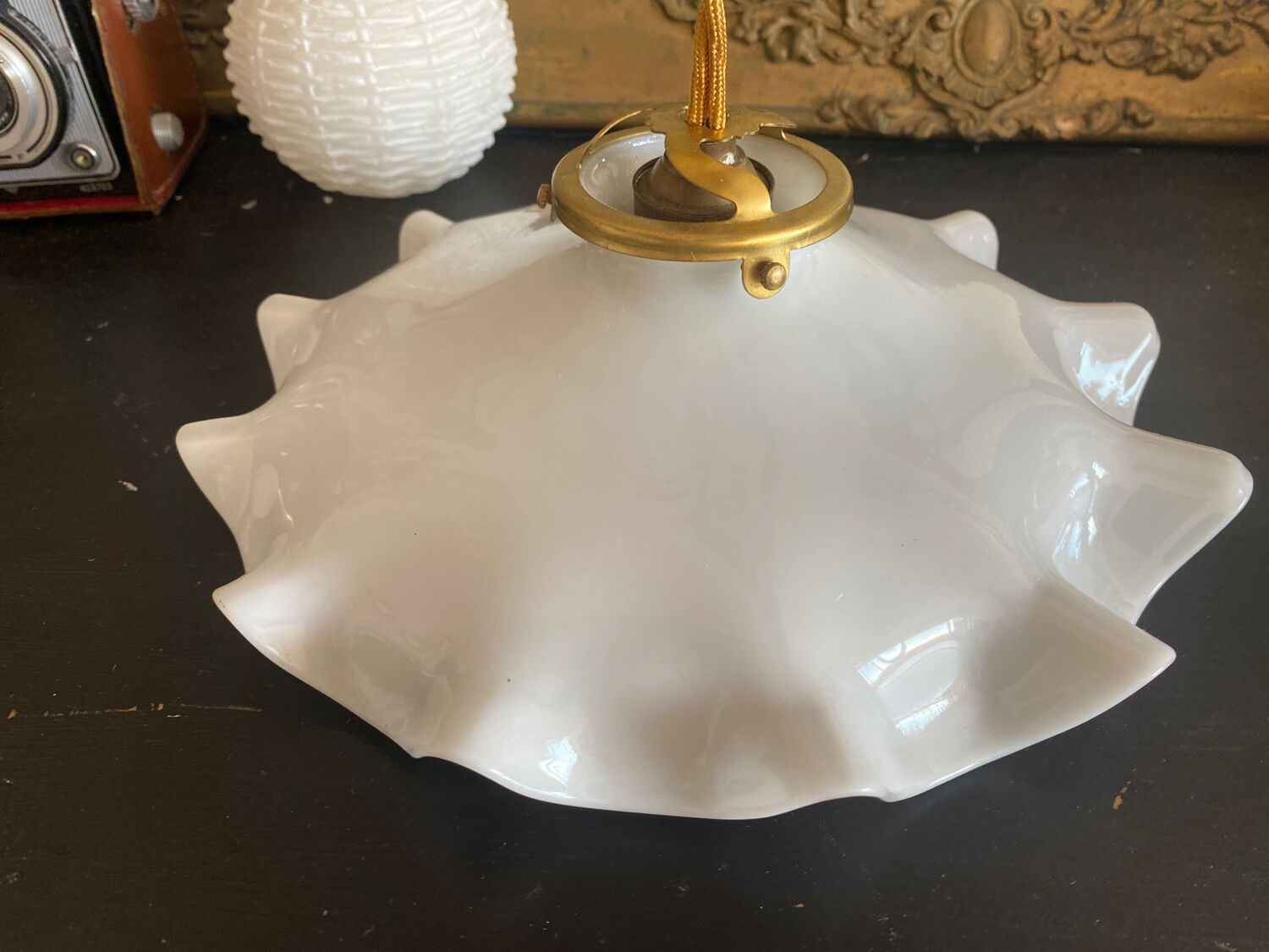 White opaline suspension