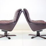 Scandinavian Leather Armchairs / Lounge Chairs, With footres 1970s, Finland