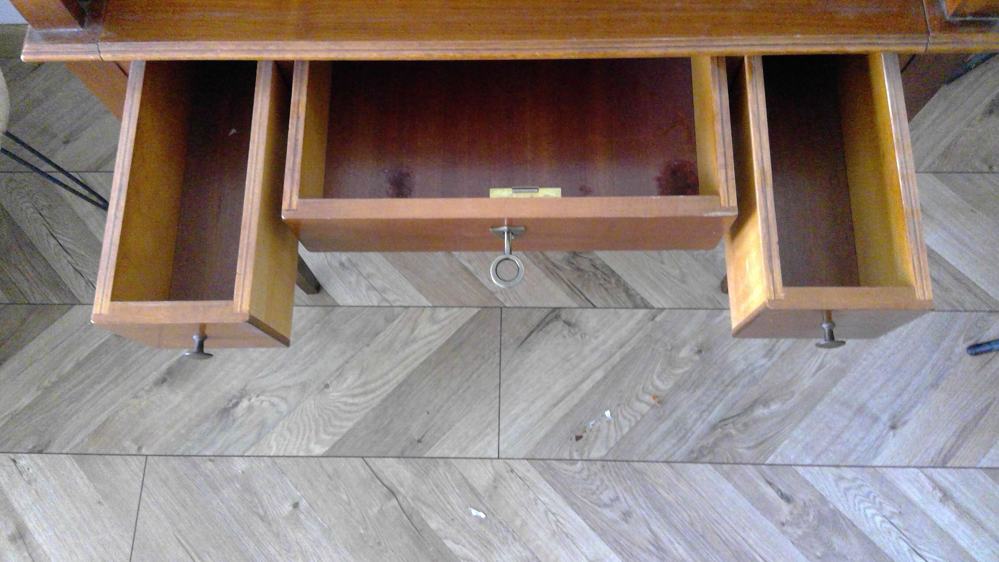 Secretary cylinder