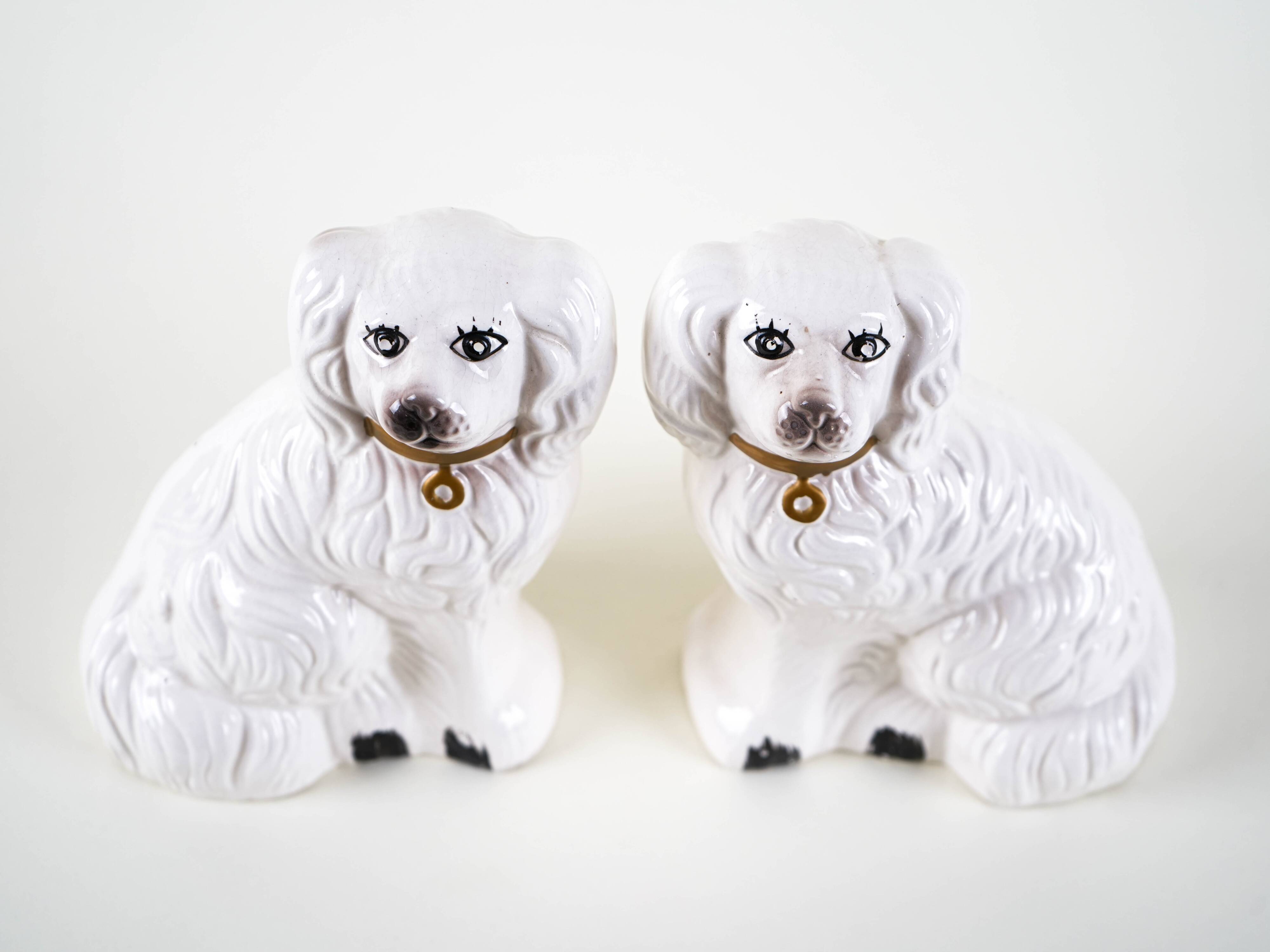 Figurines de chien en céramique, style anglais, années 1970, fabriquées en Angleterre.