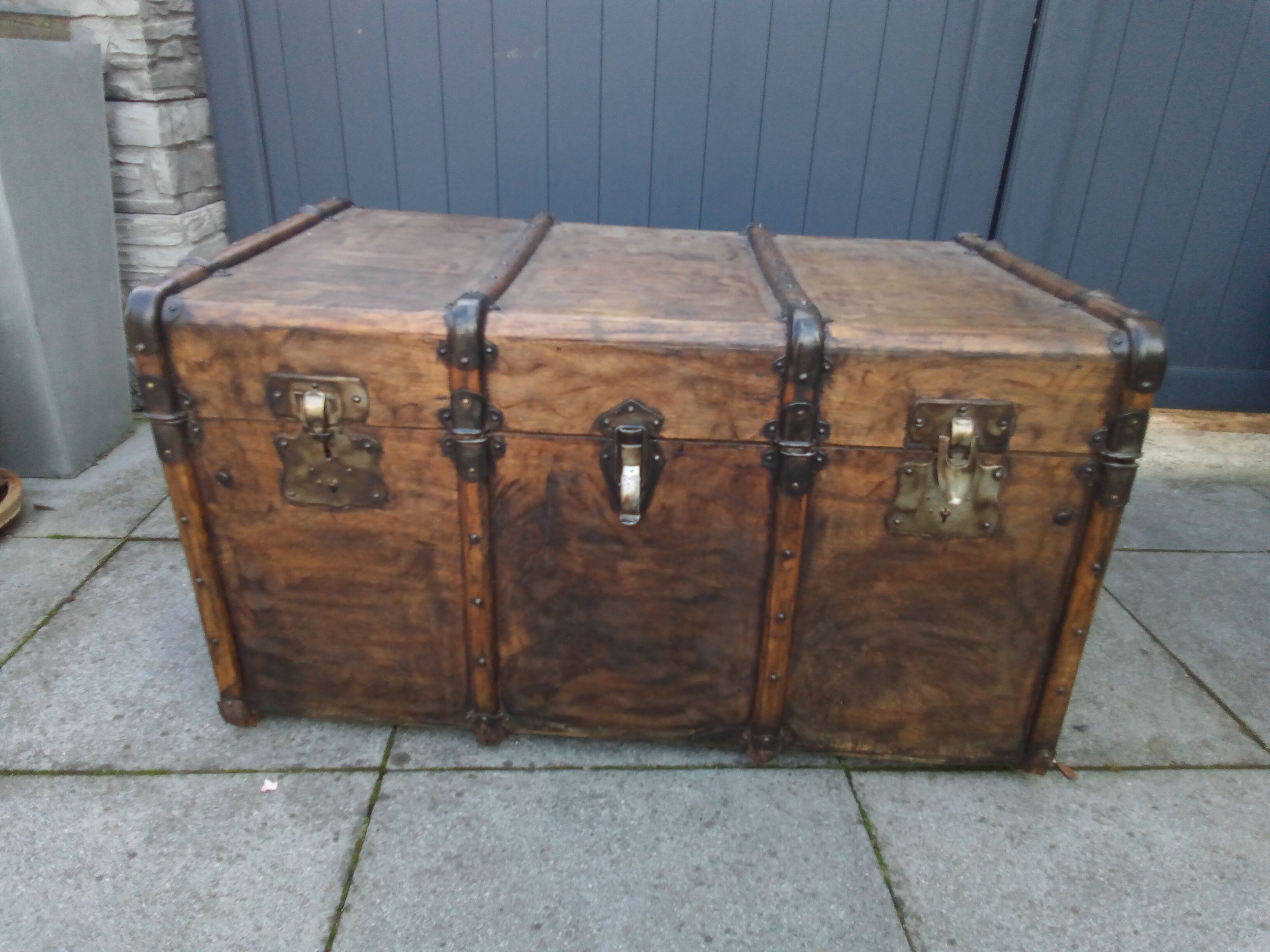 Splendid trunk late 19th century completely renovated