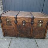 Splendid trunk late 19th century completely renovated