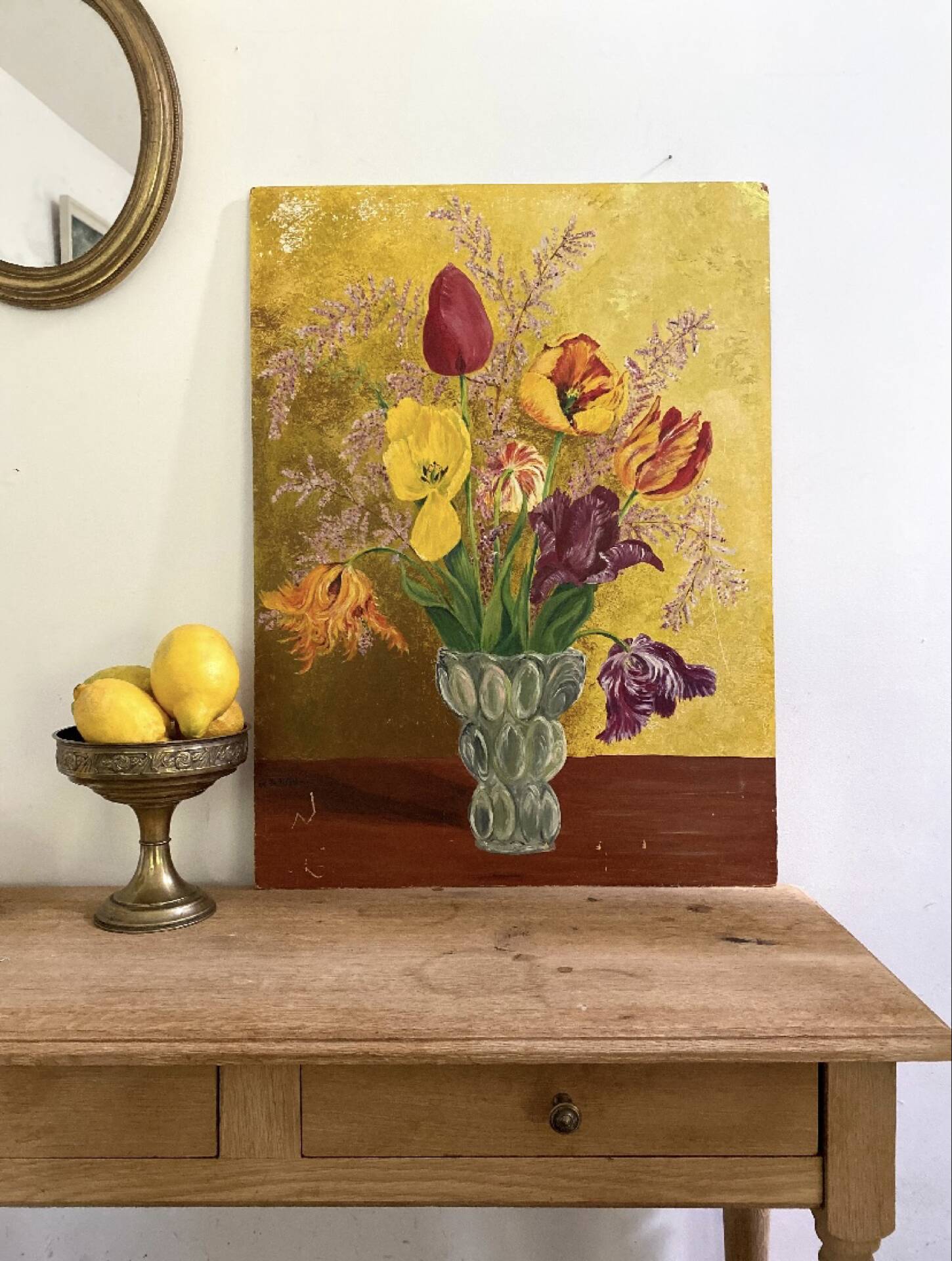 Bouquet of tulips on a golden background — Oil on panel