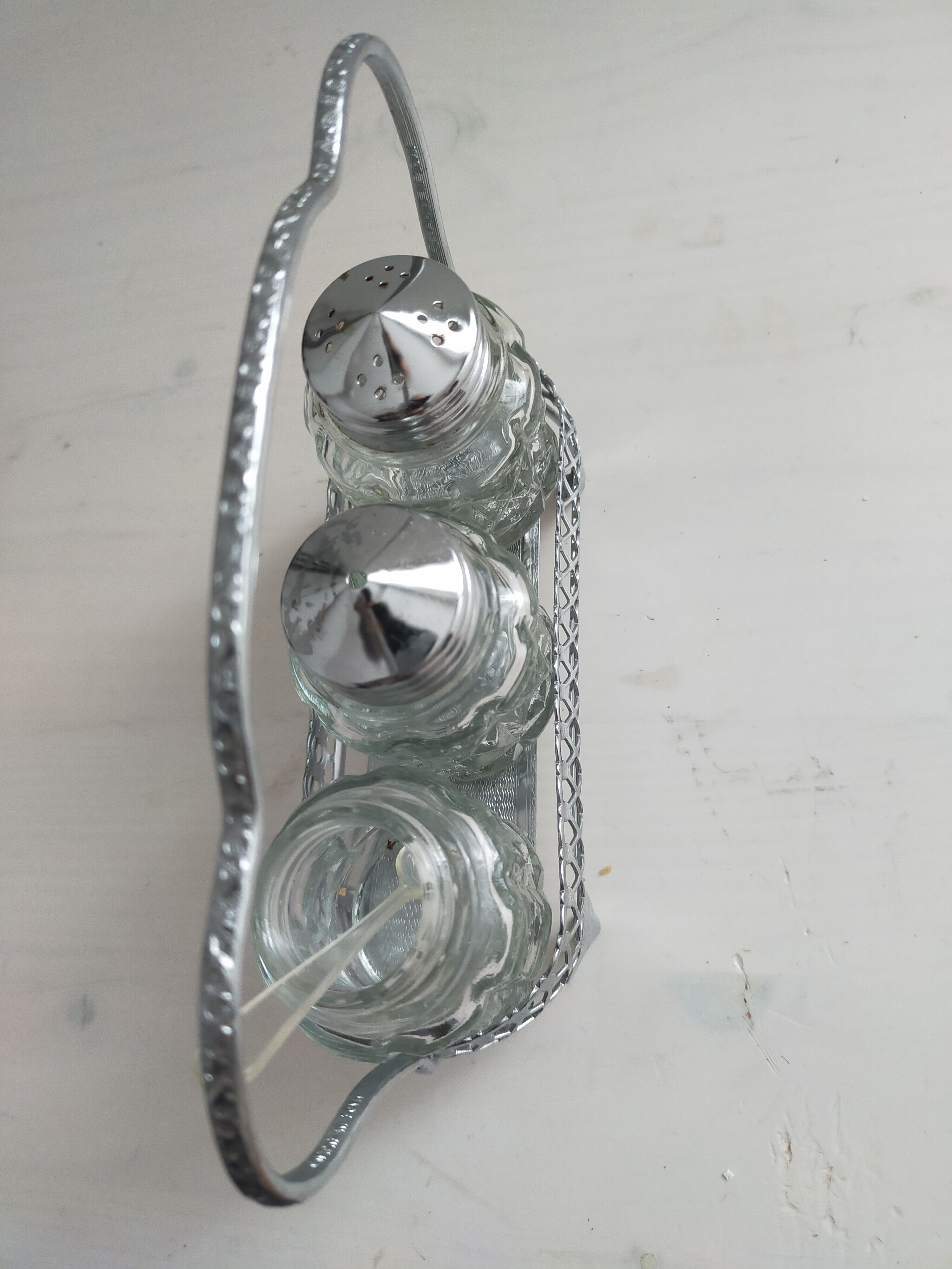 Pepper and mustard salt shaker in silver panière