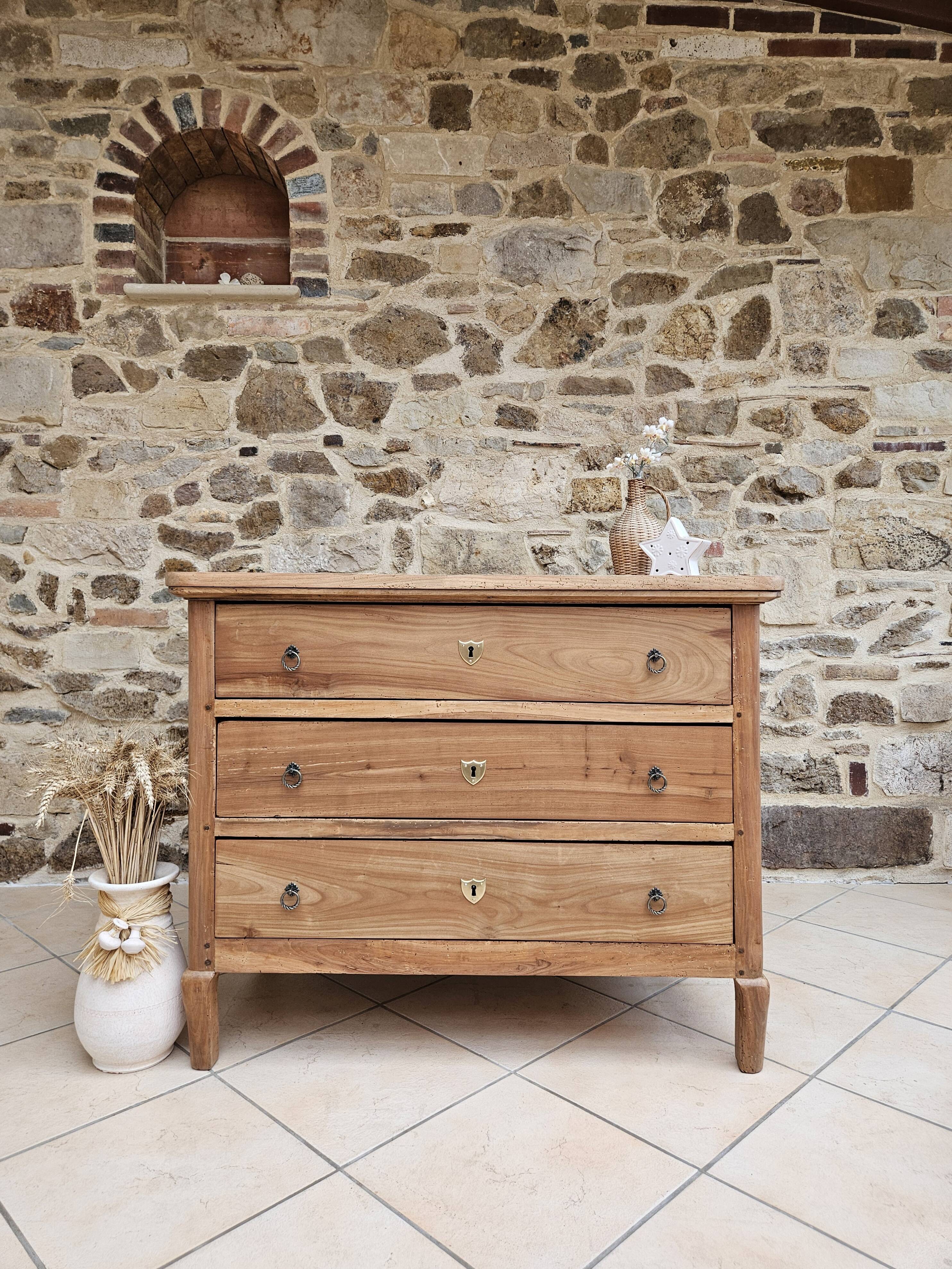 Antique chest of drawers