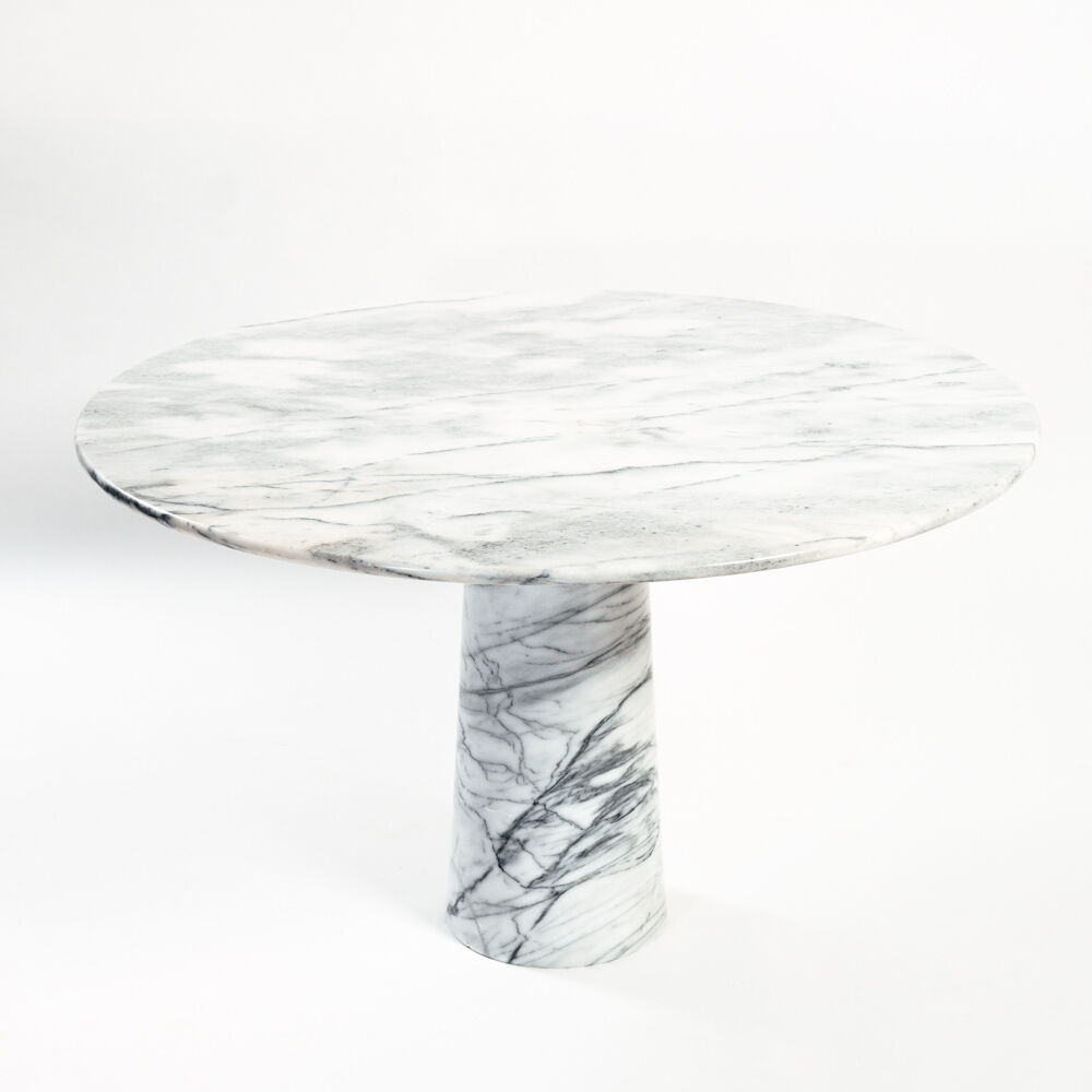 Table à manger en marbre italien du milieu du siècle dans le style d'Angelo Mangiarotti.