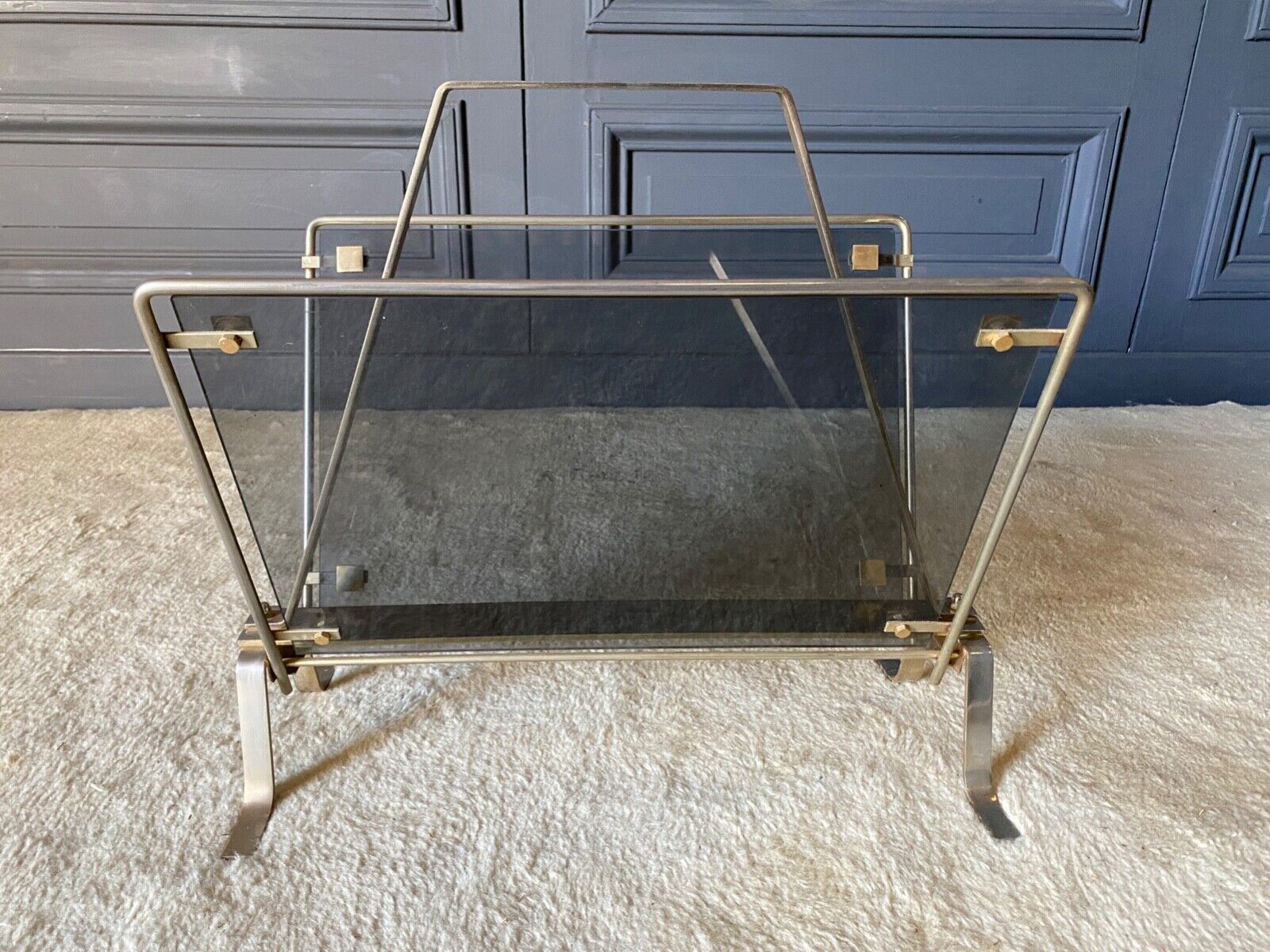 Foldable magazine holder in smoked glass and metal chrome dore 1970