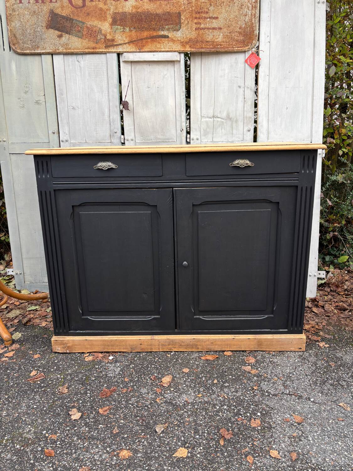 Buffet parisien noir