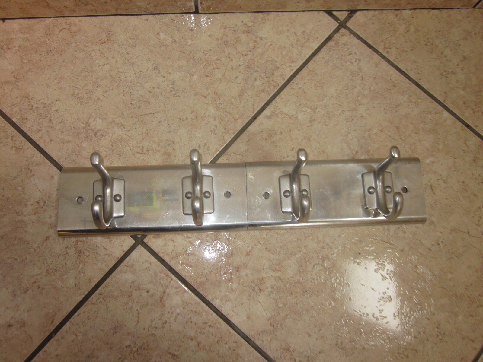 Paire de porte manteaux en aluminium