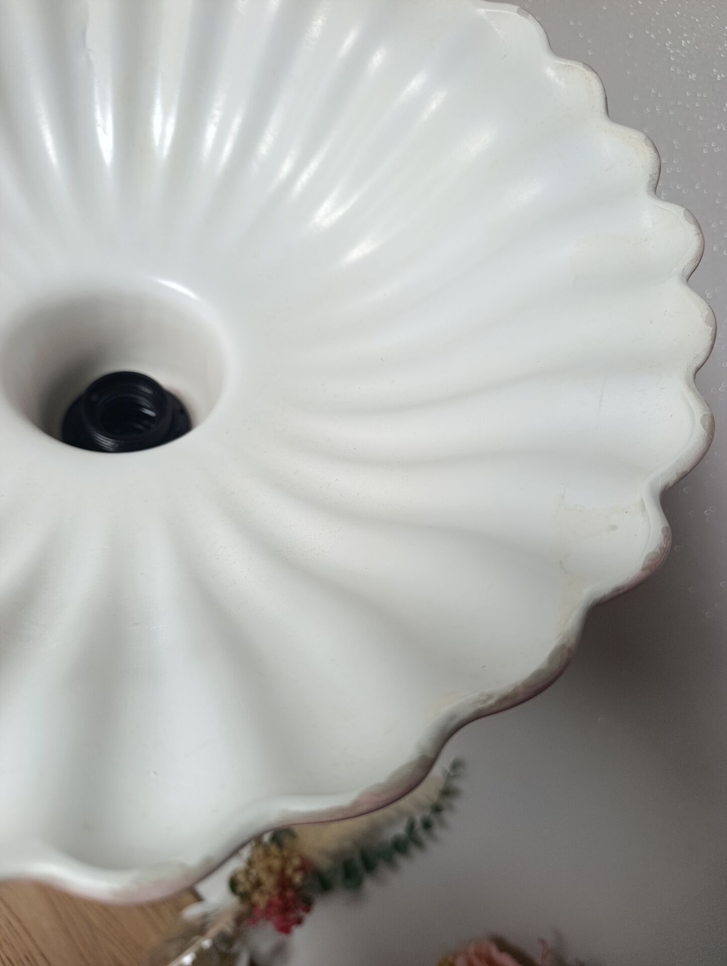 Vintage rose enamelled metal pendant – 38.5 cm
