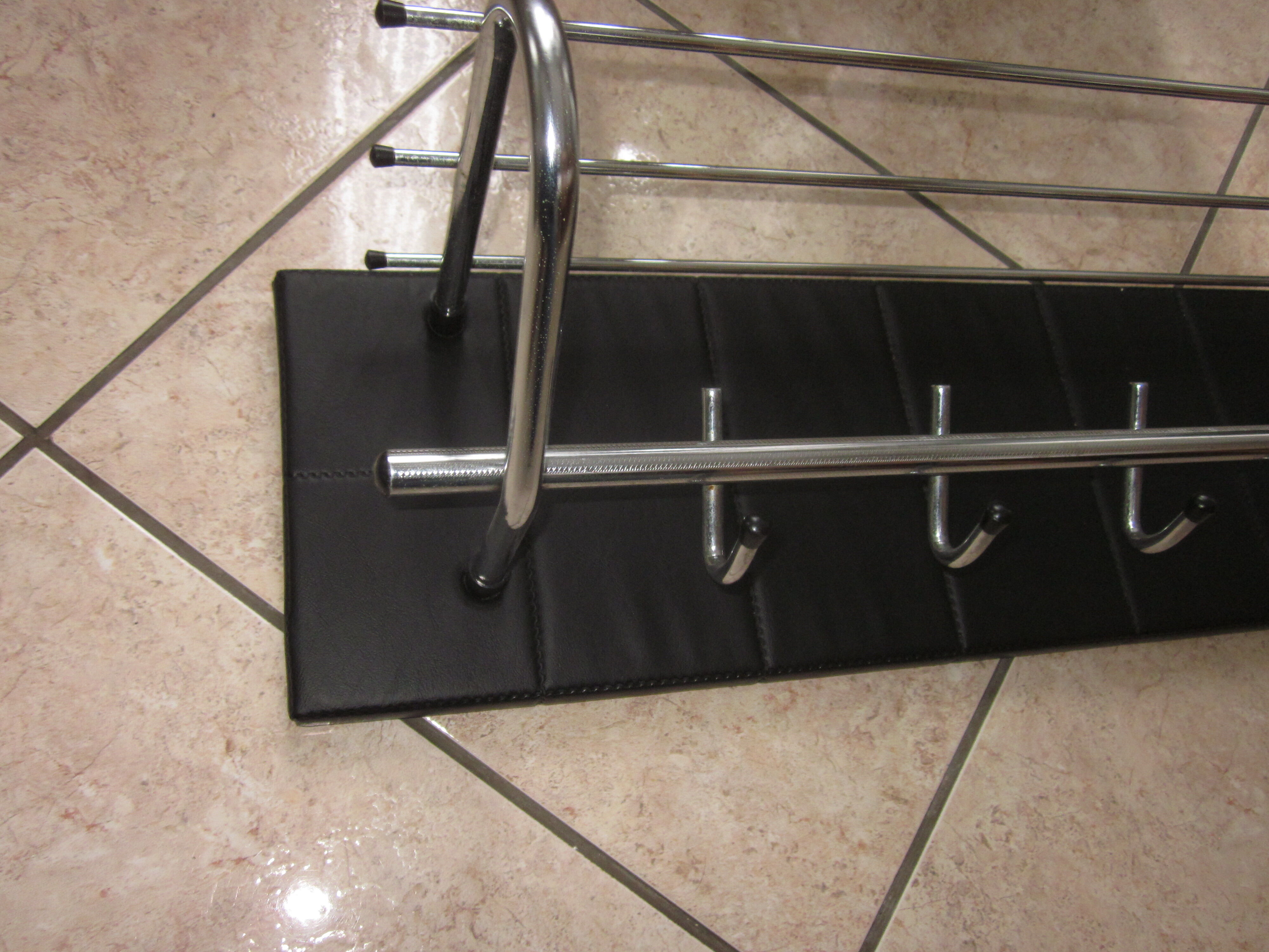 Vintage coat holder in skai