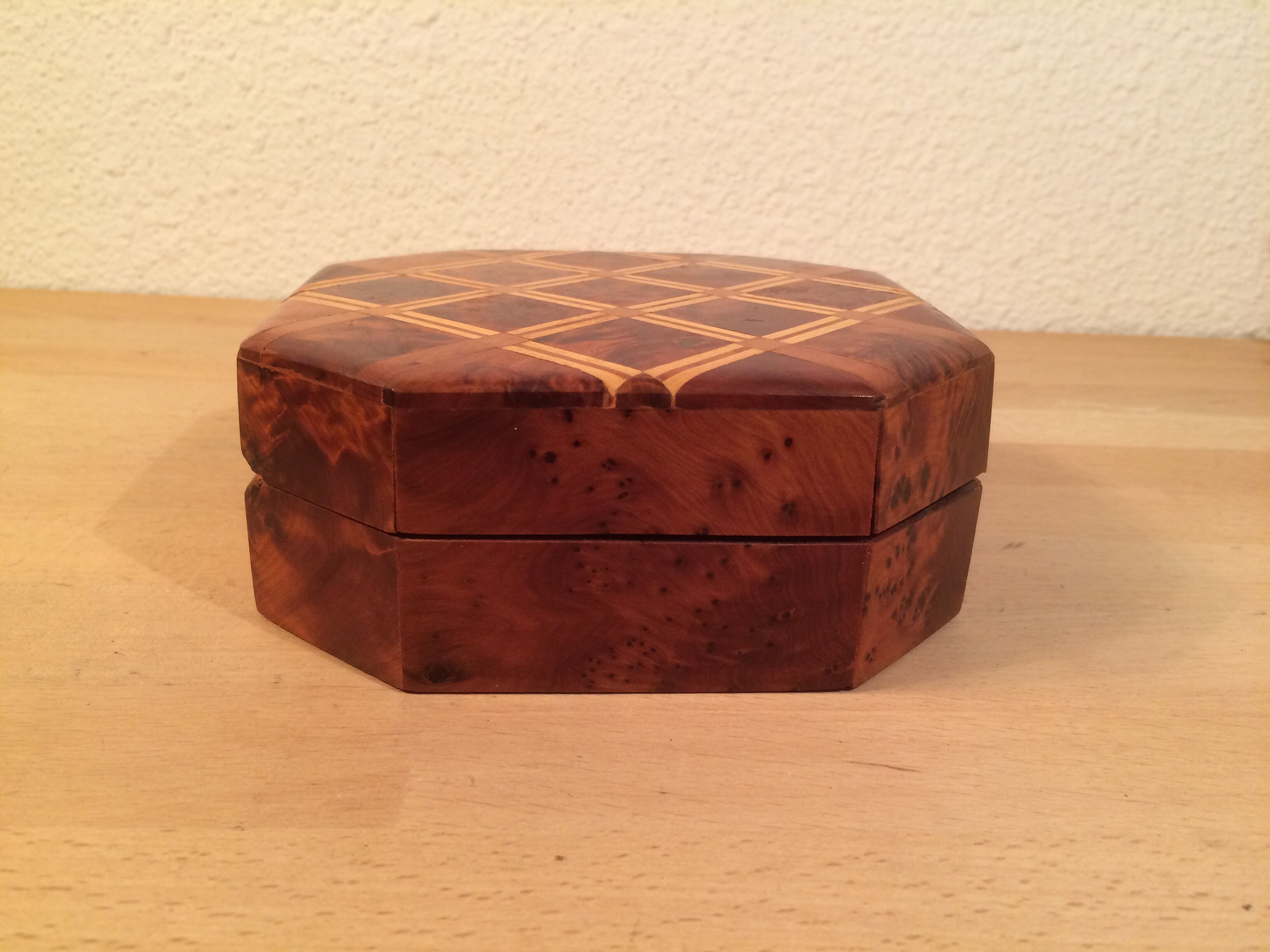 Boîte à bijoux en bois et marqueterie
