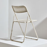 Chaise pliante en métal blanc