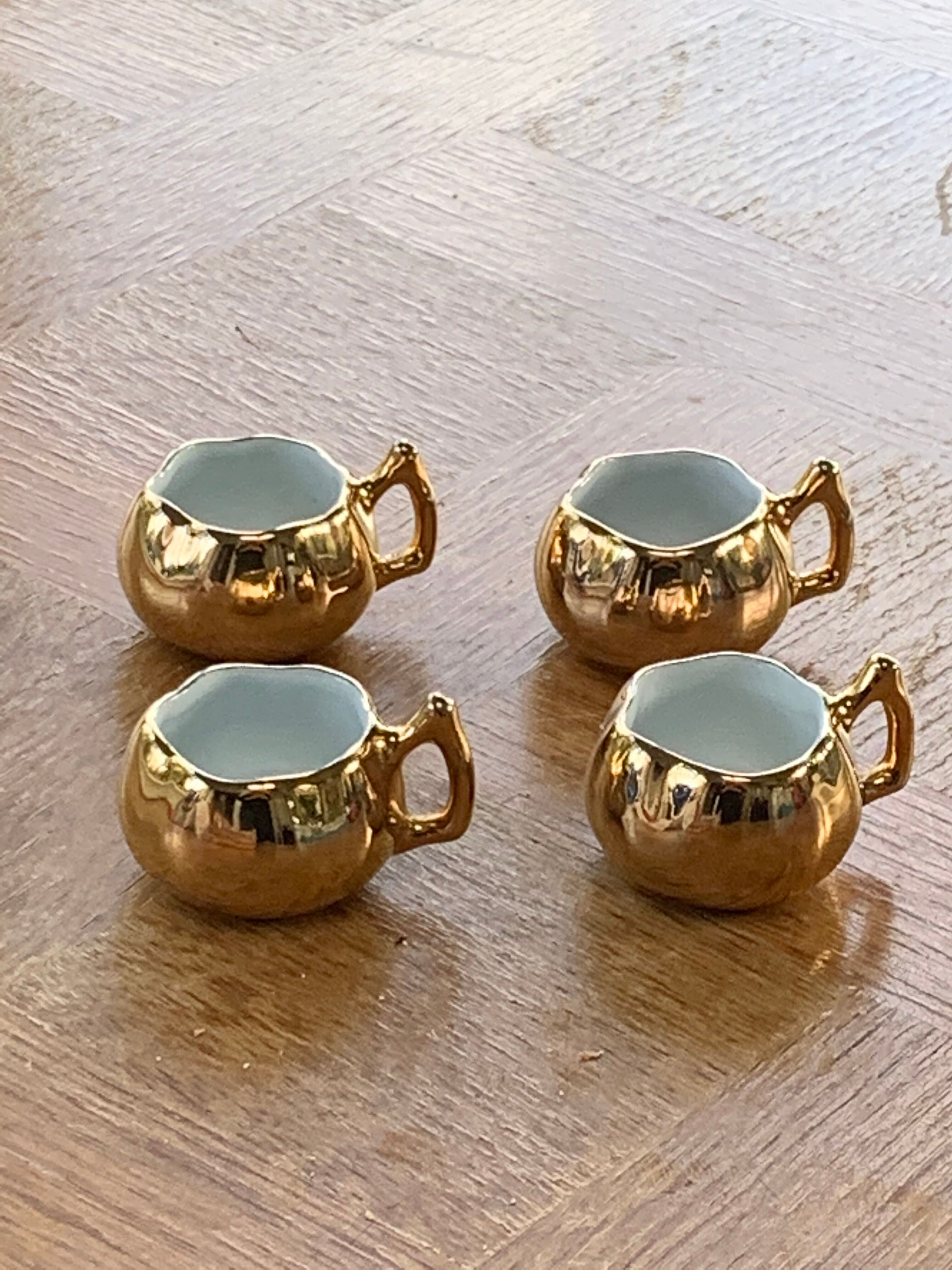 4 small cups dabbling ceramic enamelled gold and vintage white