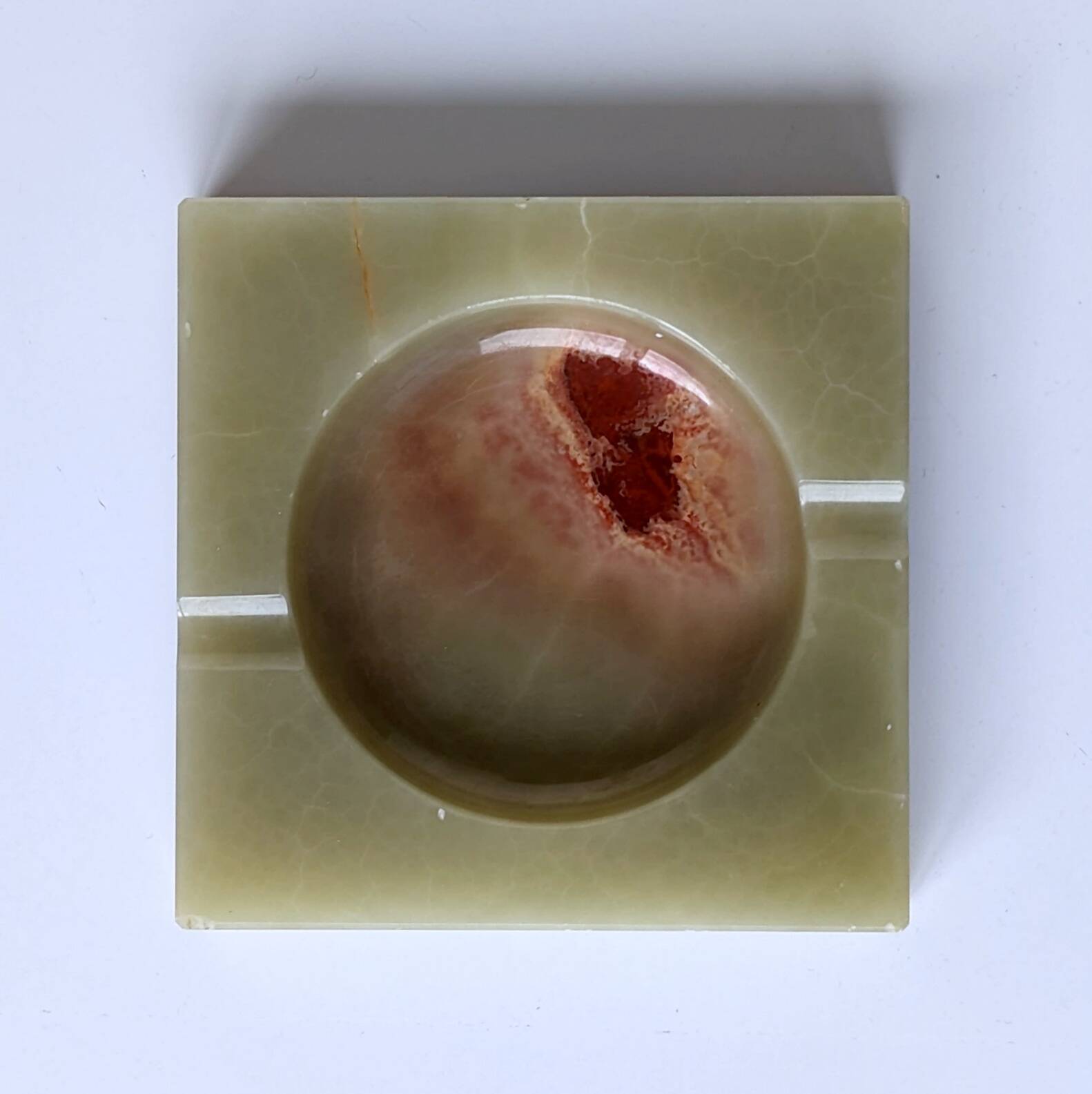 ​Italian ashtray in green and red onyx - 15 cm x 15 cm
