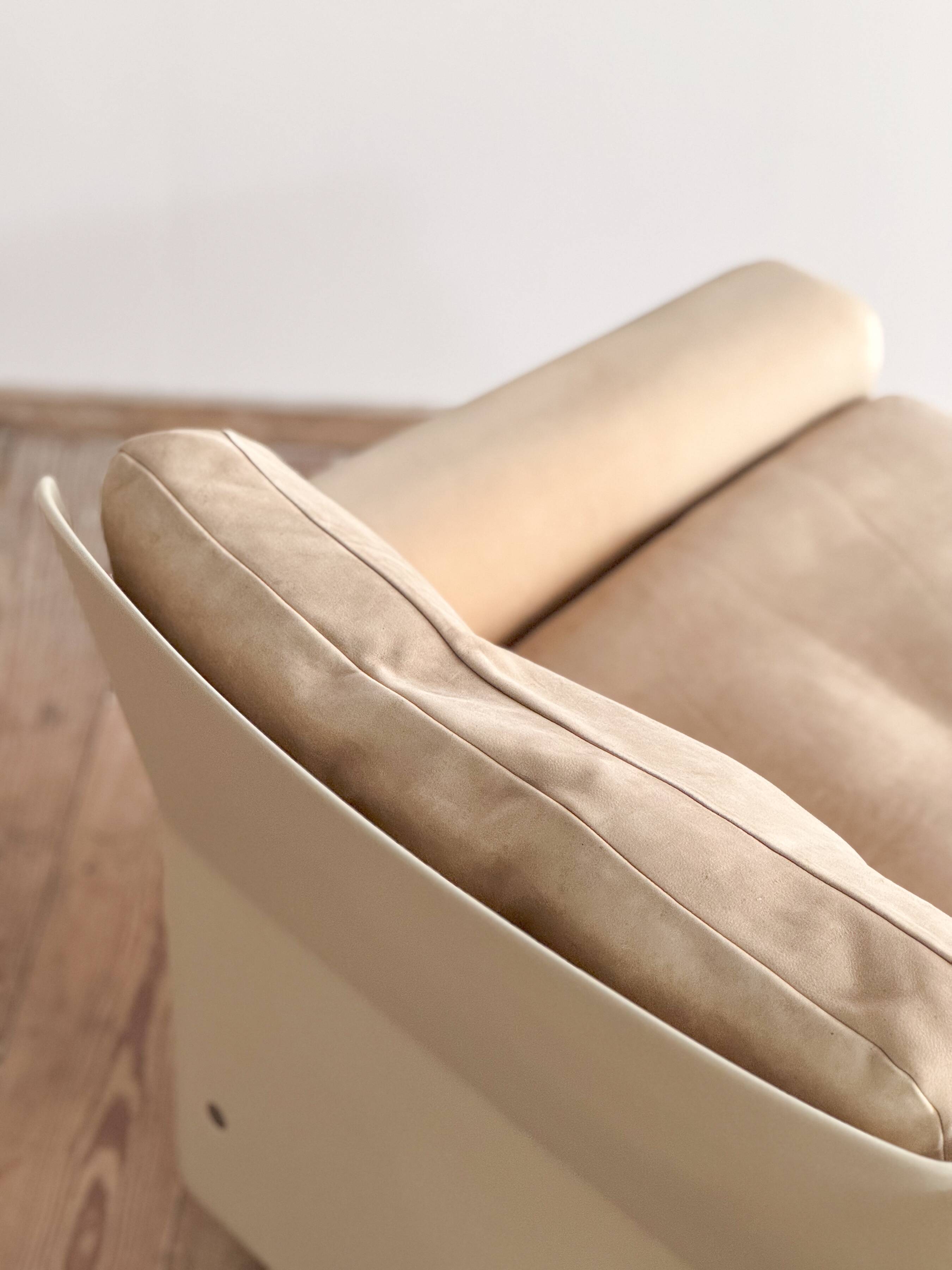 Canapé design 620 en suédine beige par Dieter Rams pour Vitsœ – Mid-Century