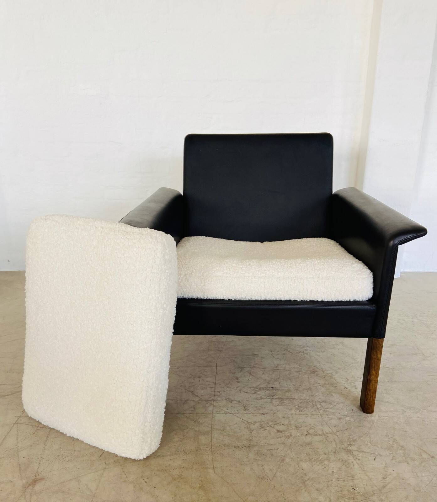 1960s retro Hans Olsen rosewood and leather lounge chair