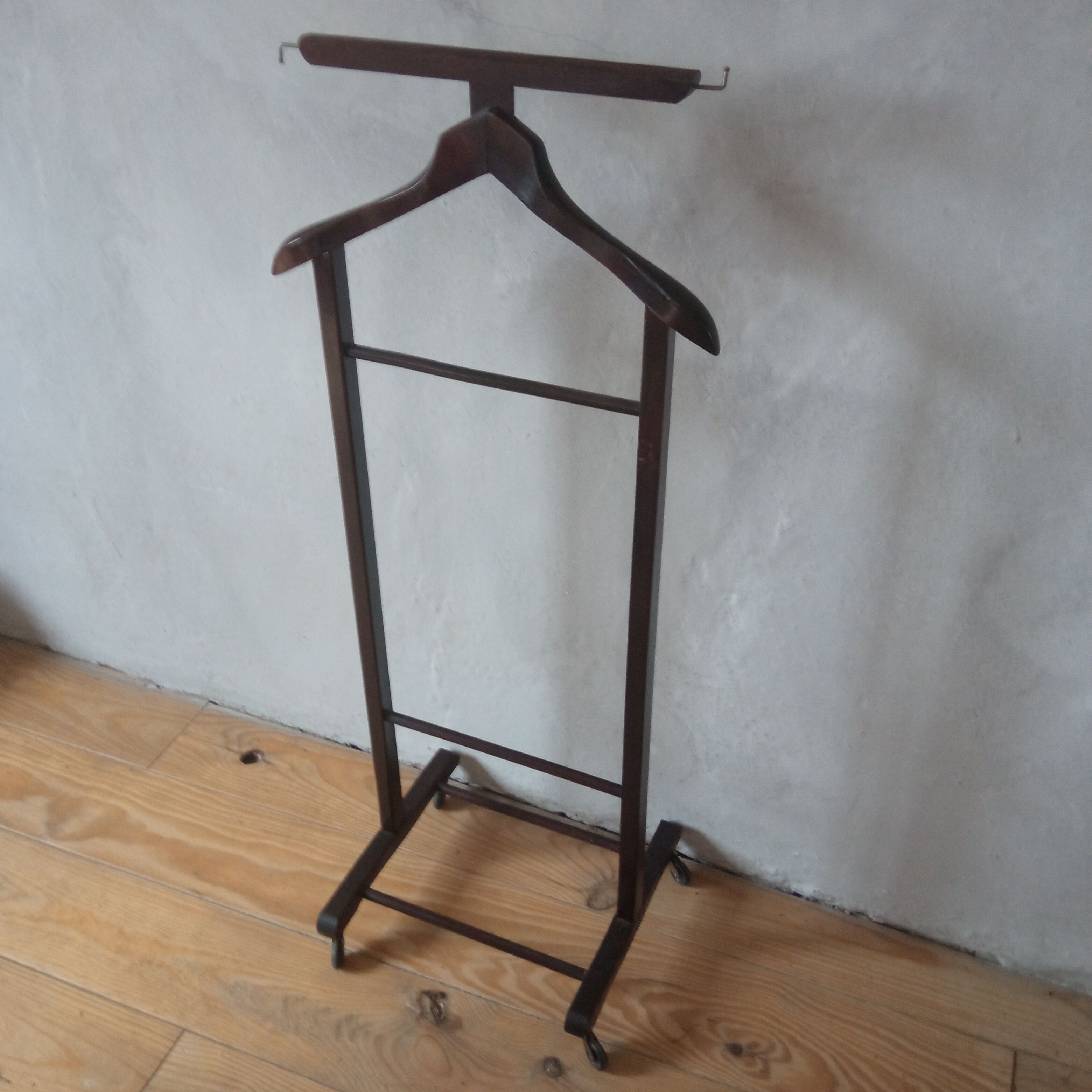 Valet de chambre on wheels