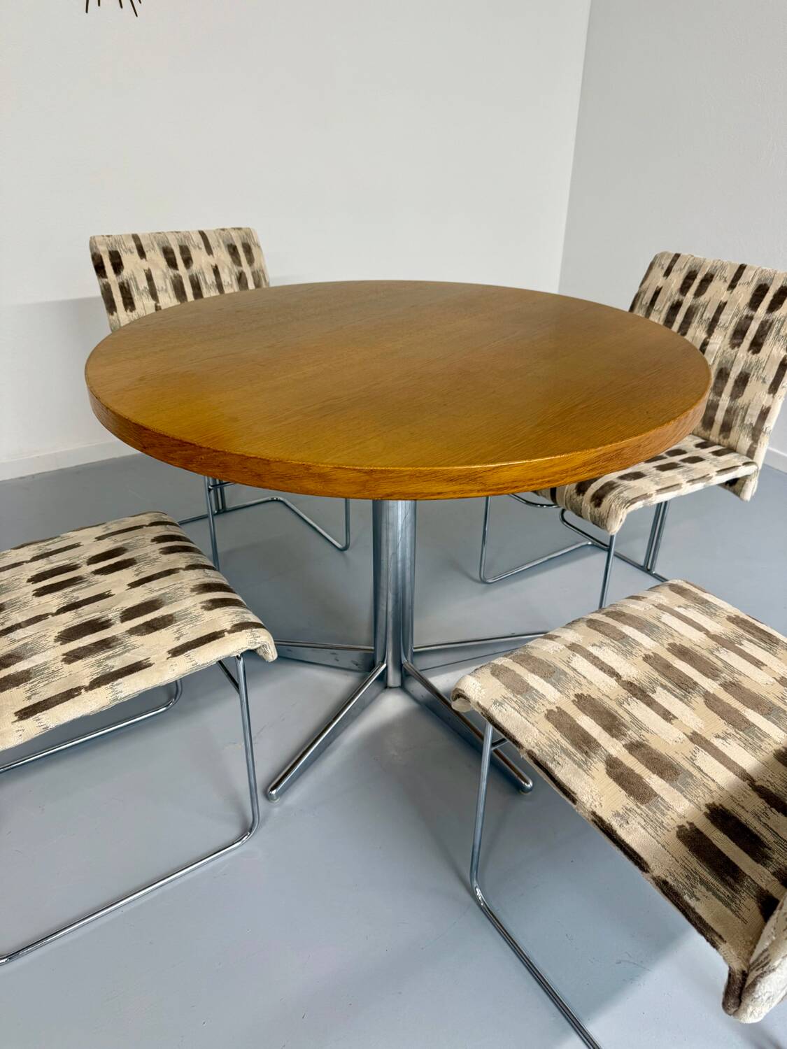 Old round table in solid wood and metal, vintage 70s design