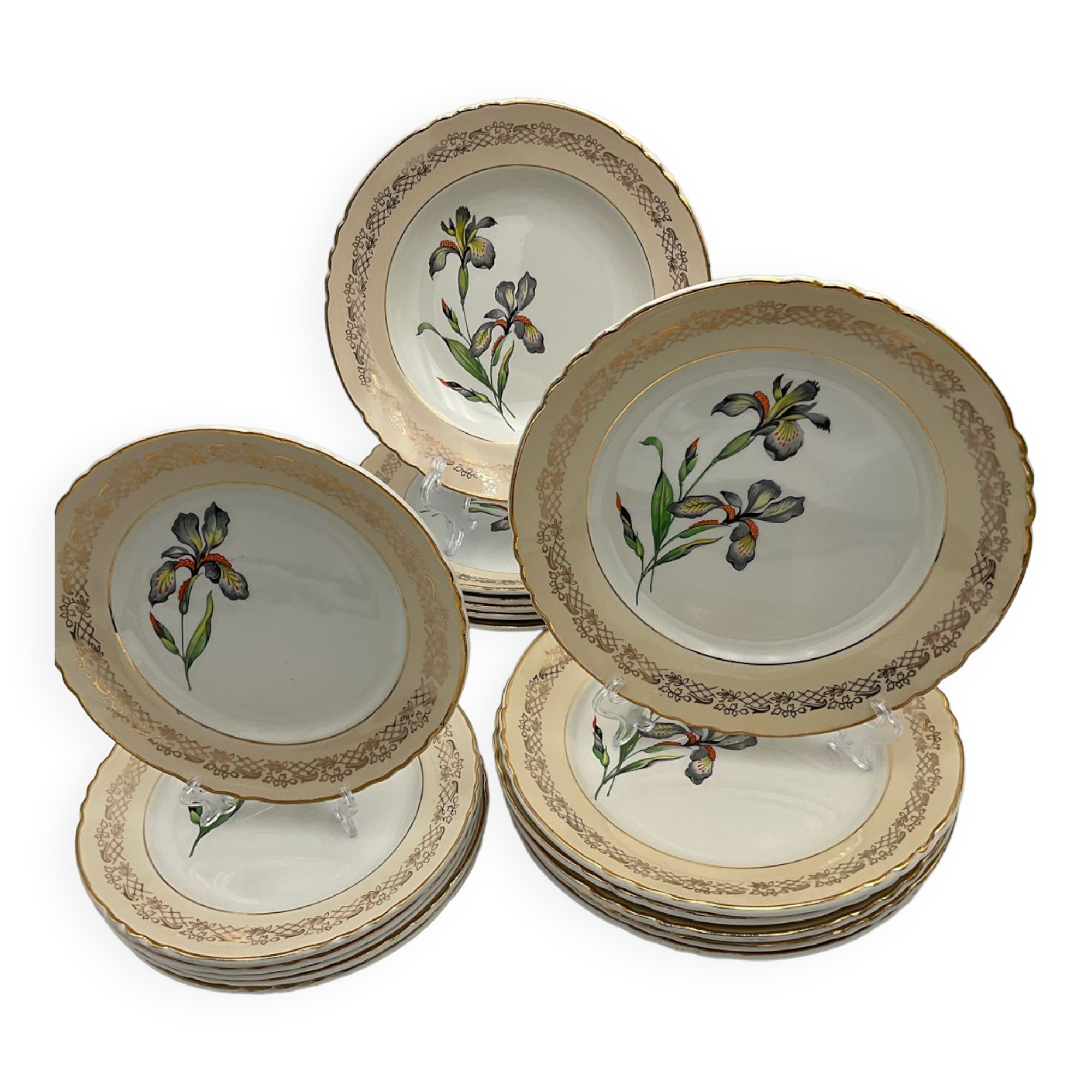 Porcelain plates signed moulin des loups 18 pieces