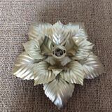 Golden metal flower wall lamp