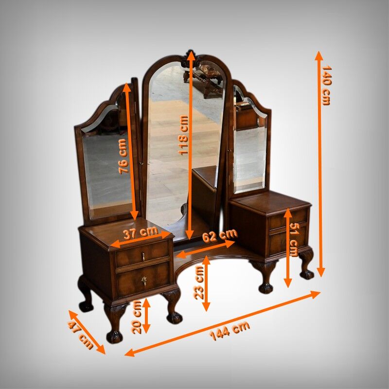 Walnut dressing table, Chippendale style, England – 1930