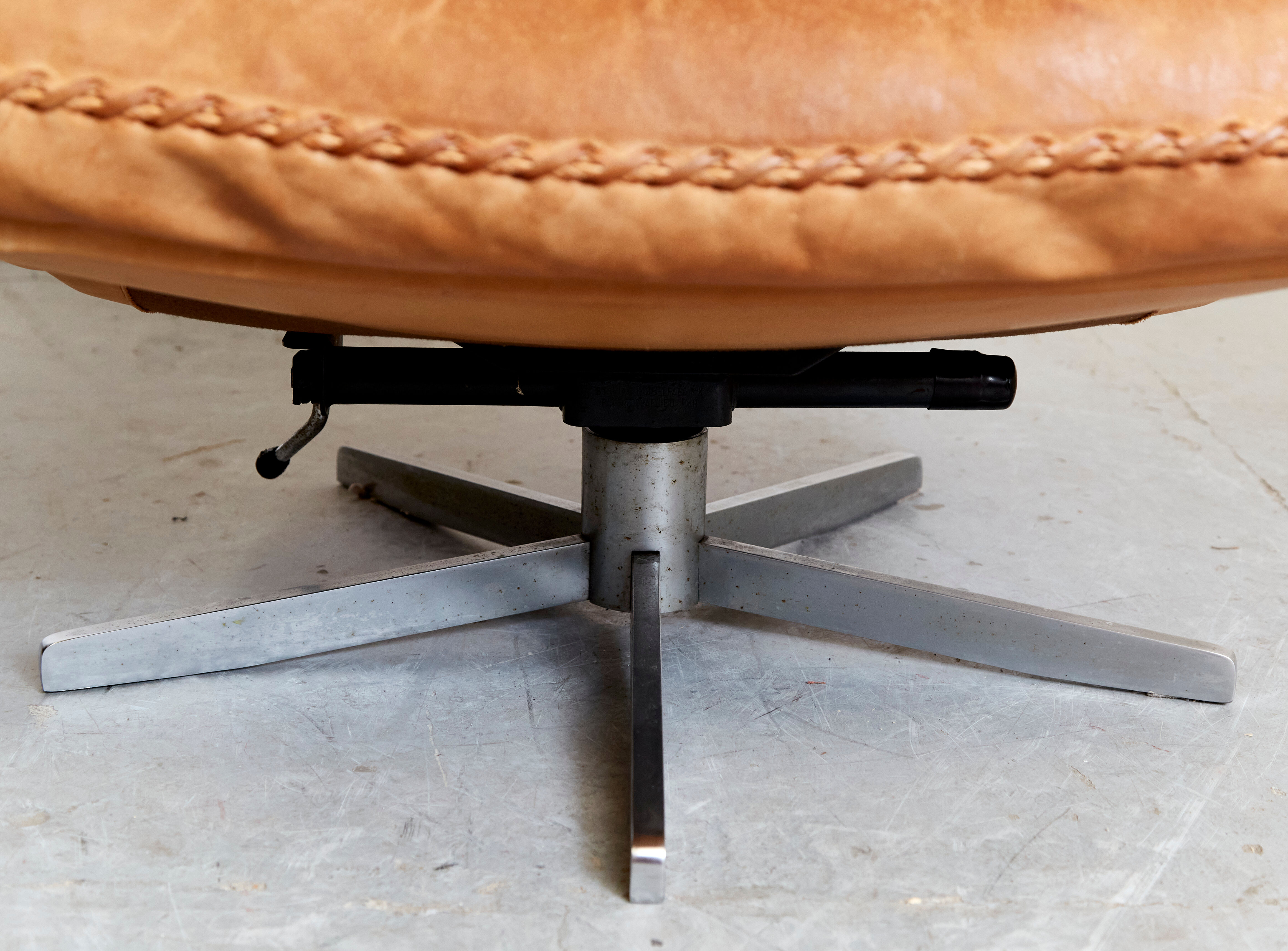 Fauteuil pivotant De Sede S231 « James Bond »