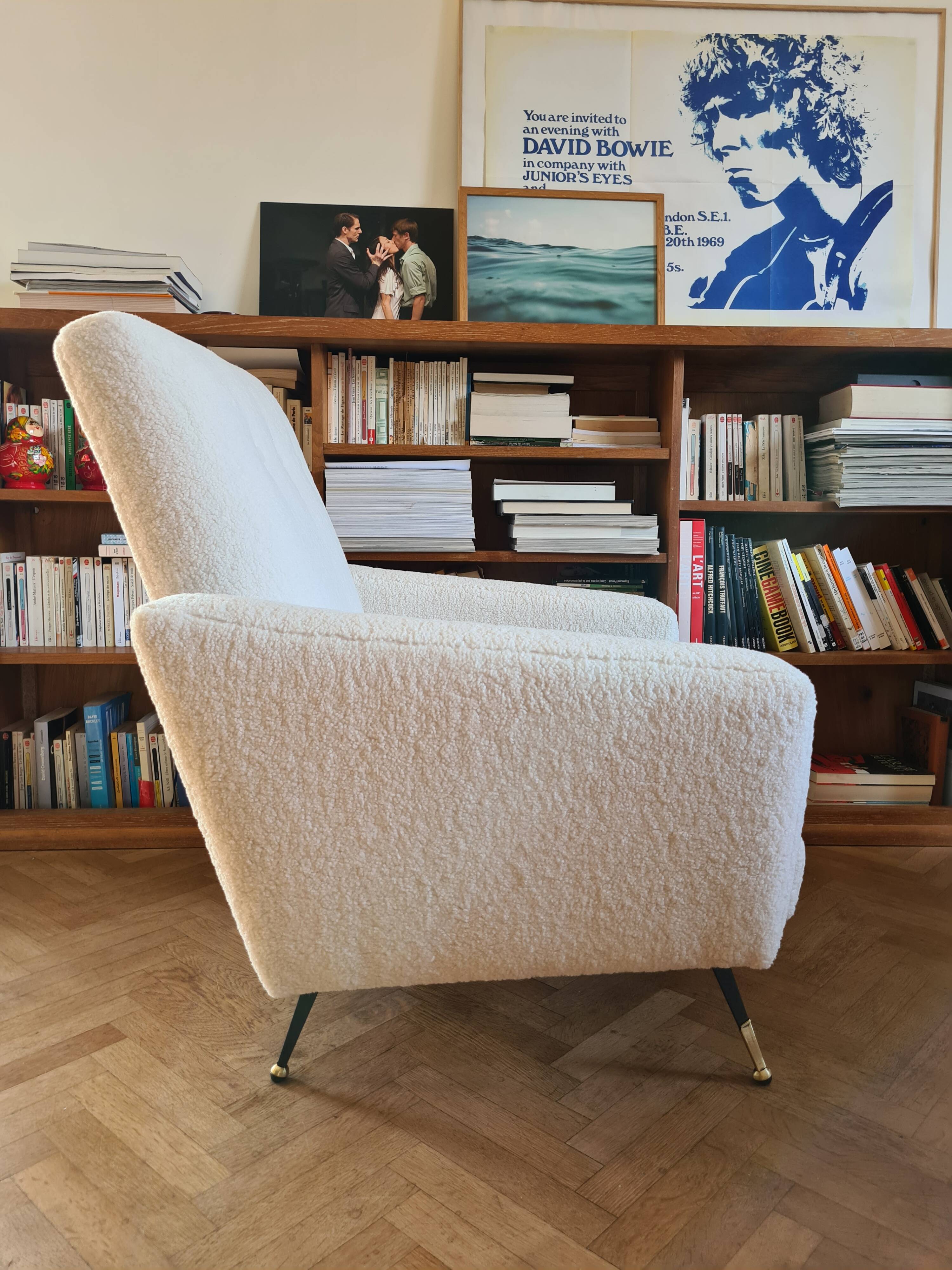 Rockabilly style armchair in white terry fabric