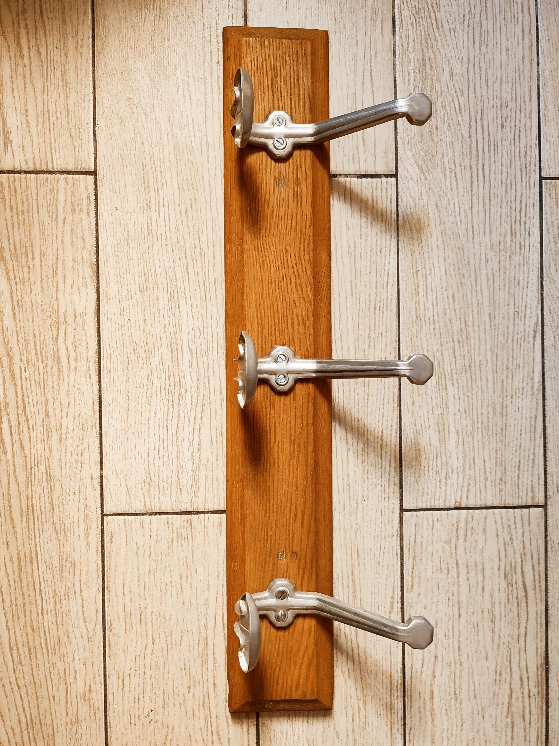 Porte manteau art déco bois et fer blanc