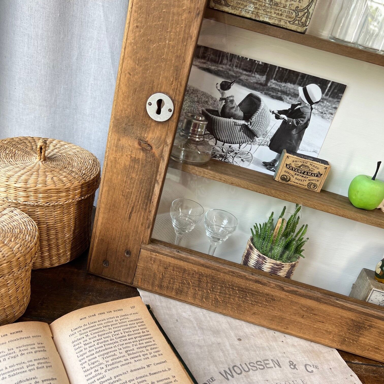 Restaurant wall showcase