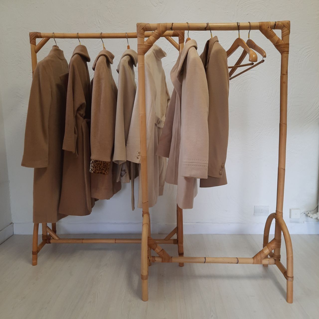 Deux porte-manteaux en bambou vintage