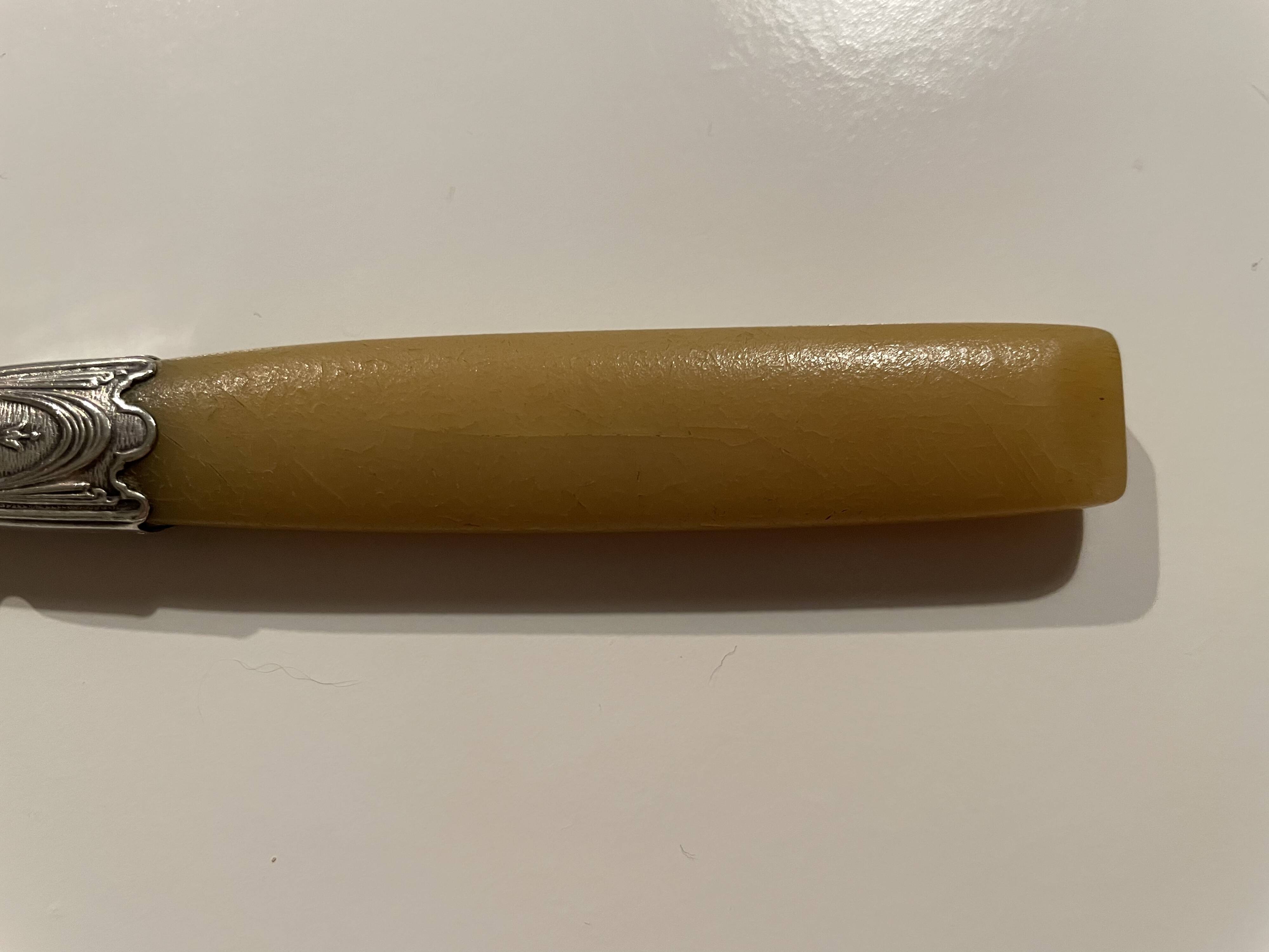 Bakelite handle knives from the 1950s