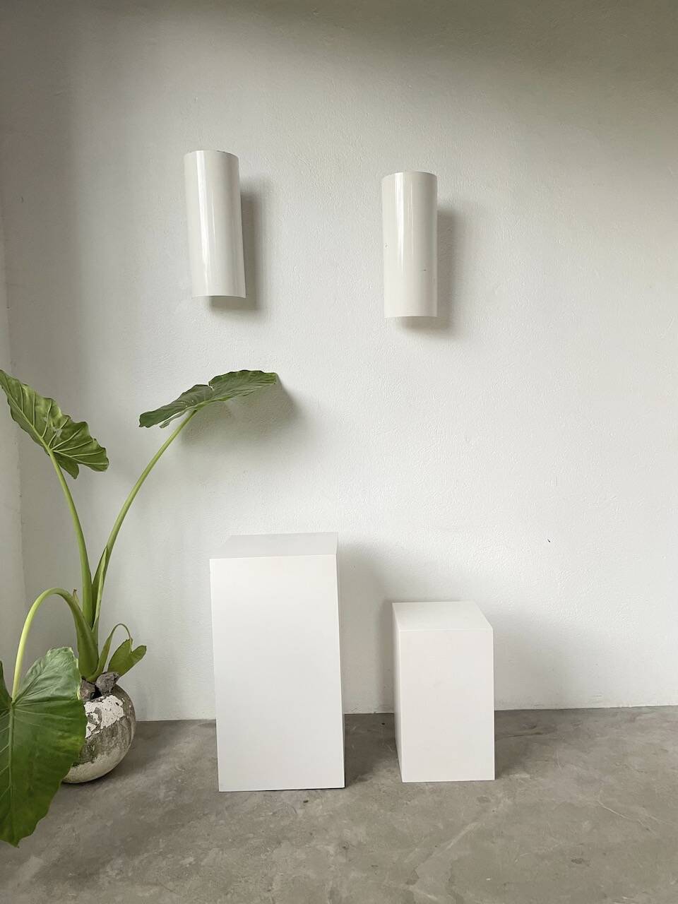 Pair of Parscot wall lights in white lacquered metal from the 80s