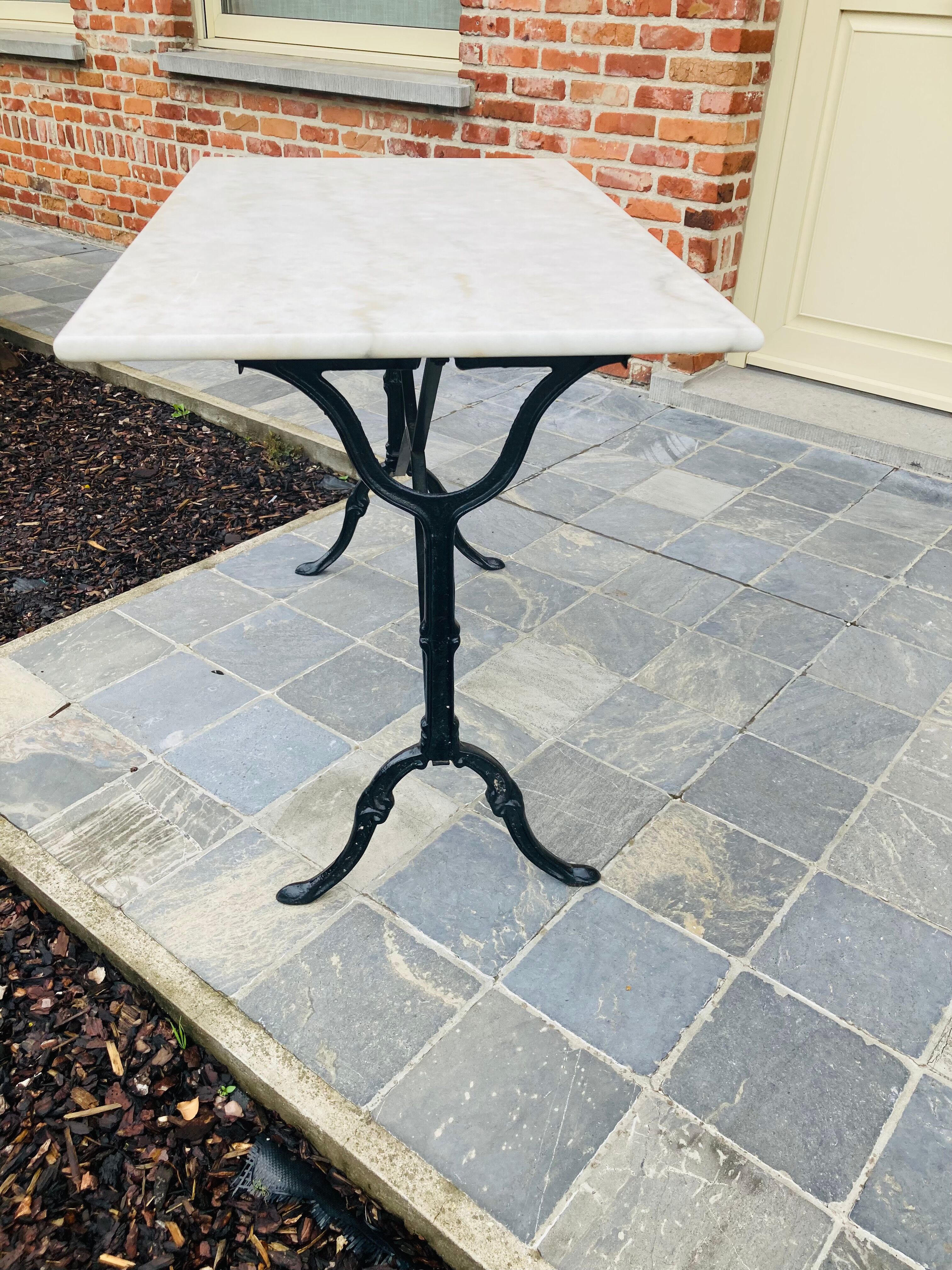 Table bistrot en marbre de carrare