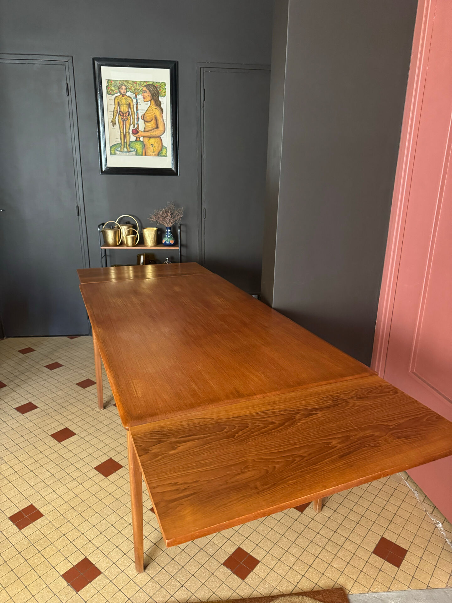 Scandinavian table