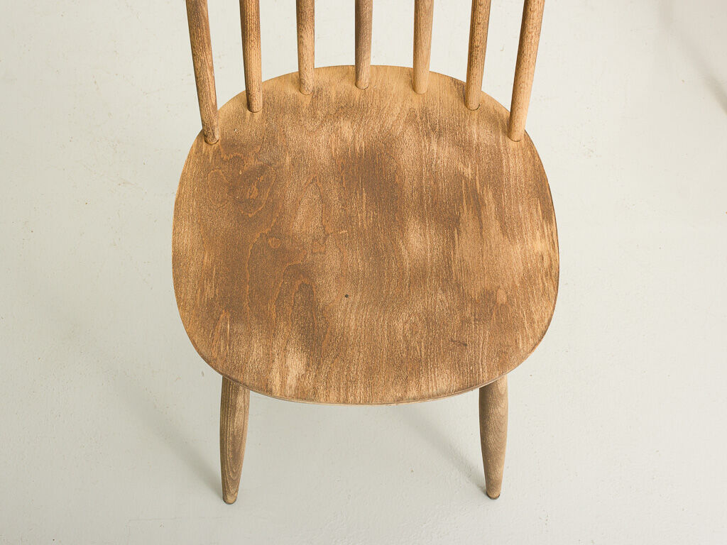 4 bistro chairs with solid wood bars