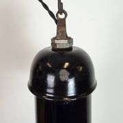 Lampe suspendue industrielle en émail noir de AEG, années 1930