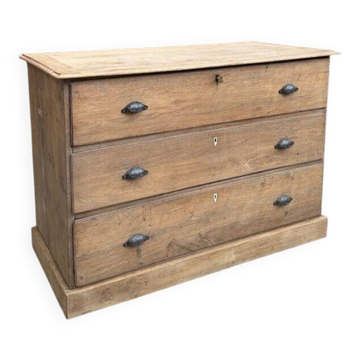 Oak chest of drawers from the early 20th century.