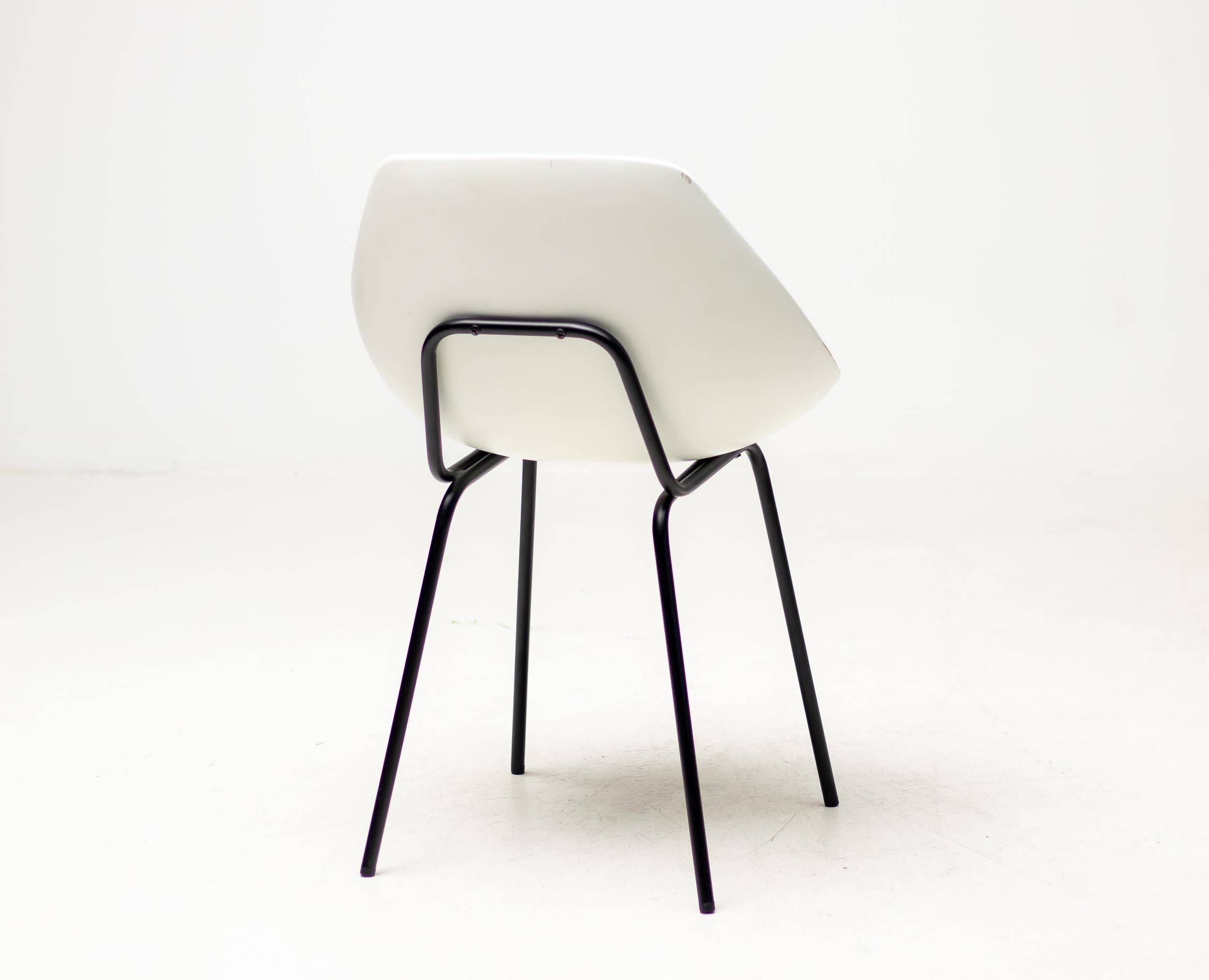 Six Shell Chairs by Pierre Guariche