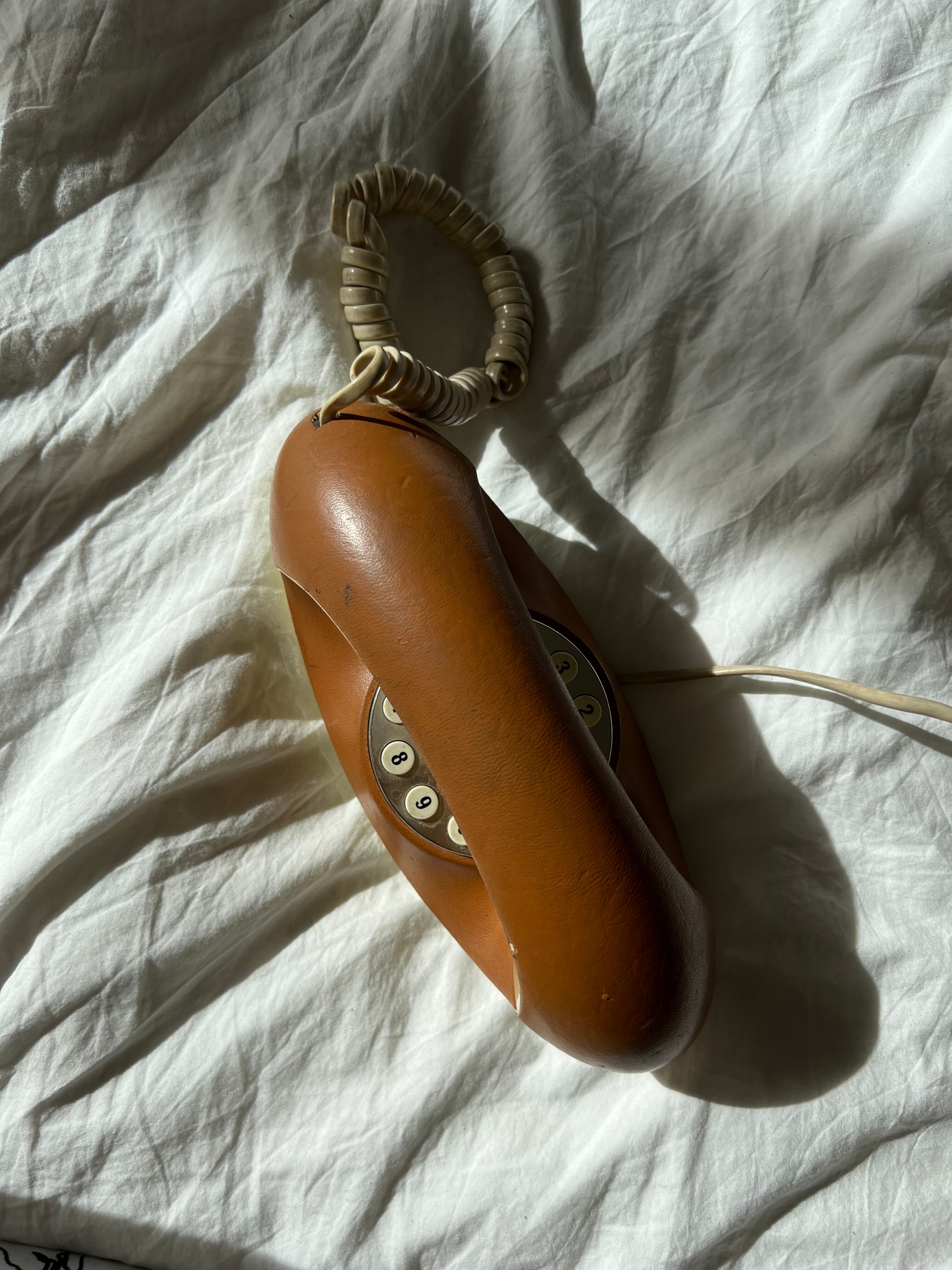 Lady phone in tawny leather